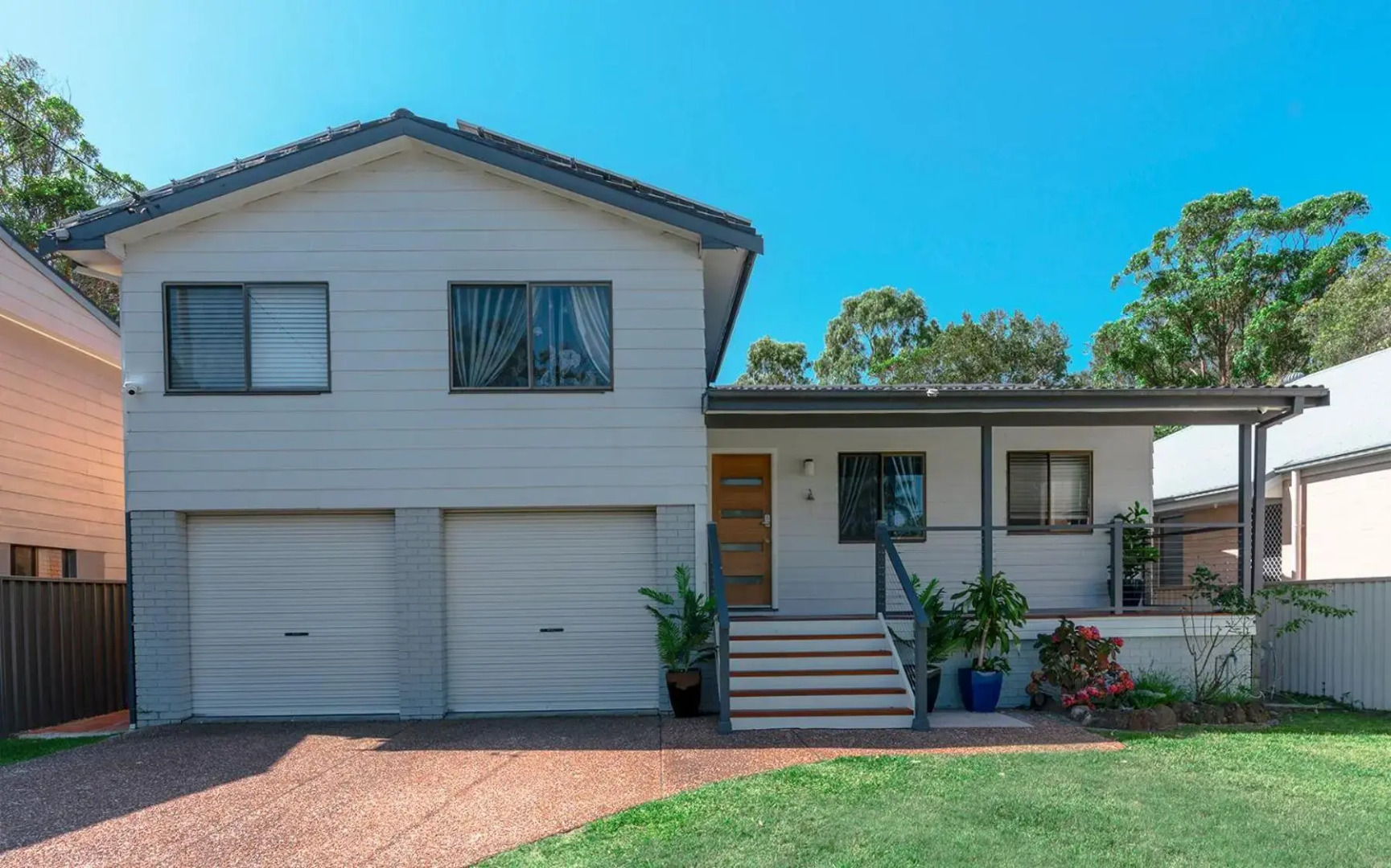 Getaway Lakefront Environmental House on Lake Macquarie with Water View