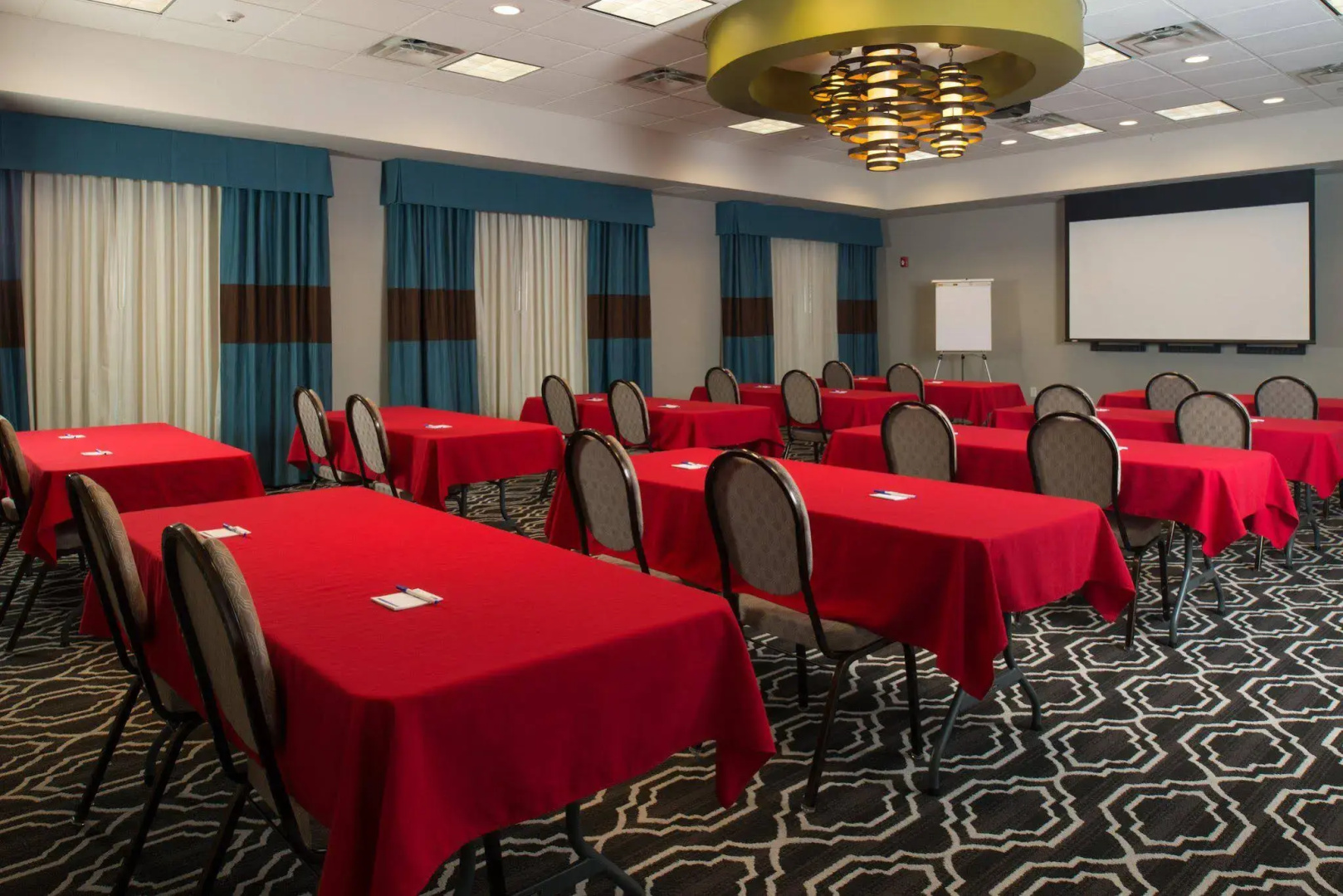 Holiday Inn Express & Suites North Kansas City by IHG