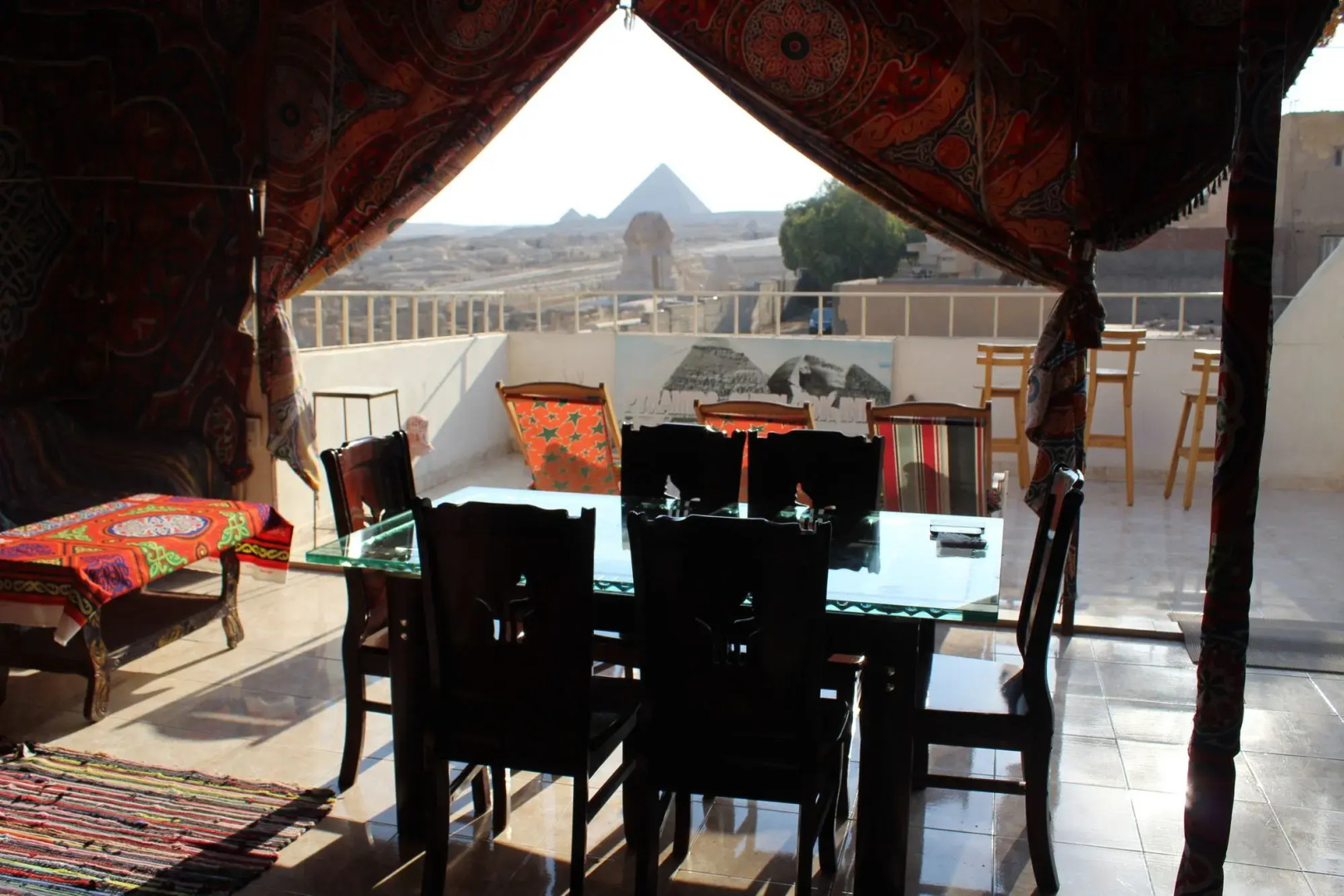 Pyramids Overlook Inn