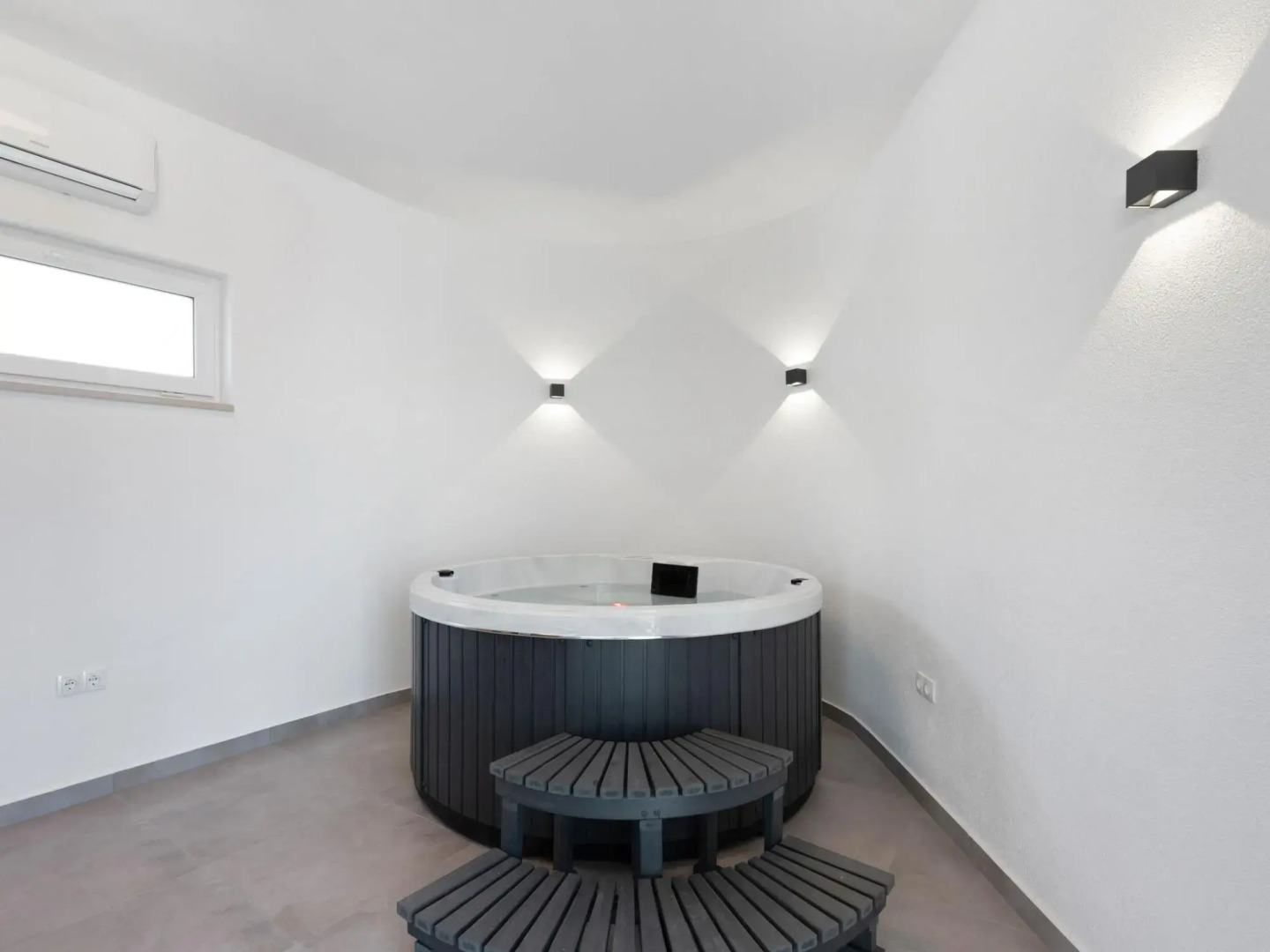 Holiday Home in Vir With Bubble Bath