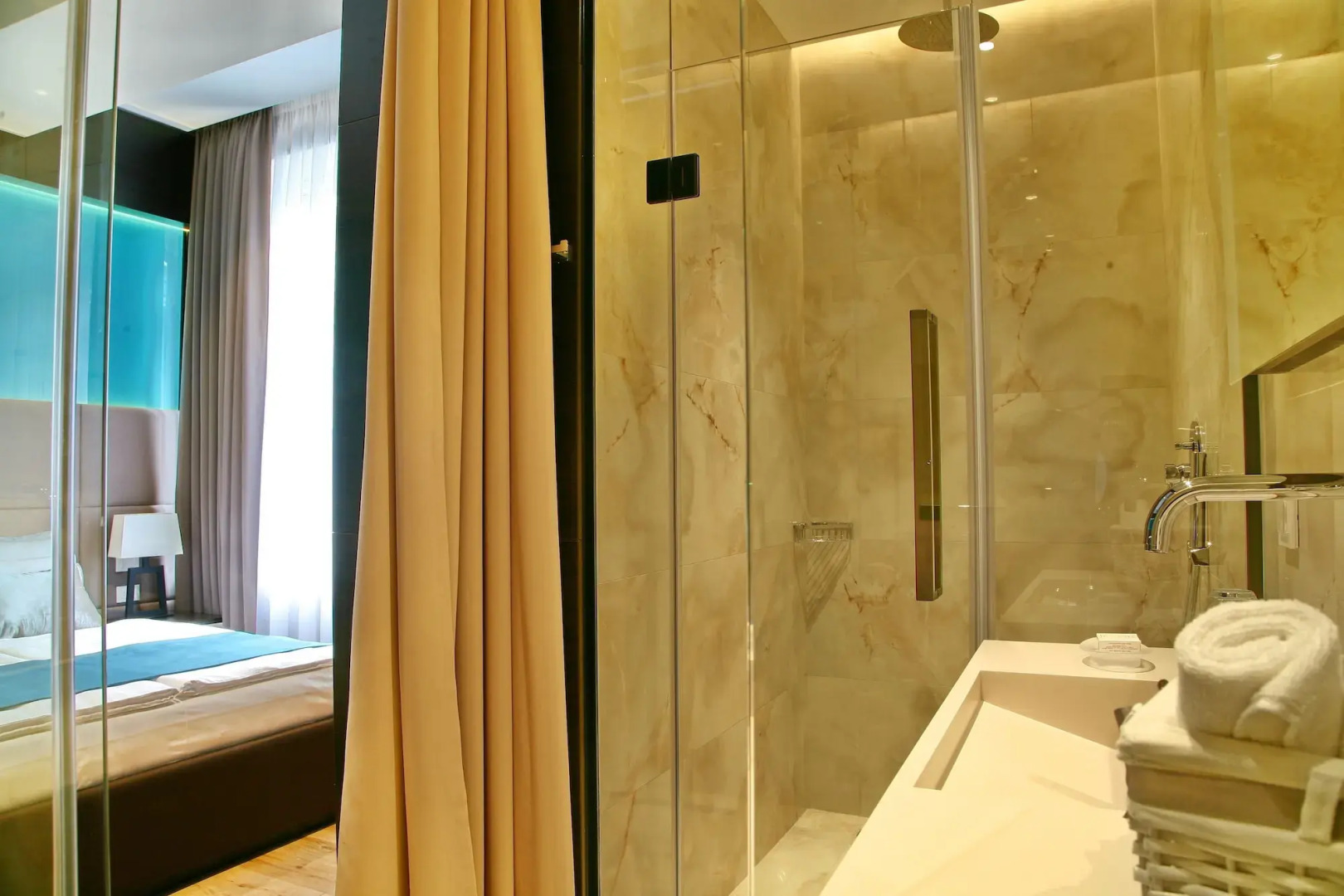 Maccani Luxury Suites