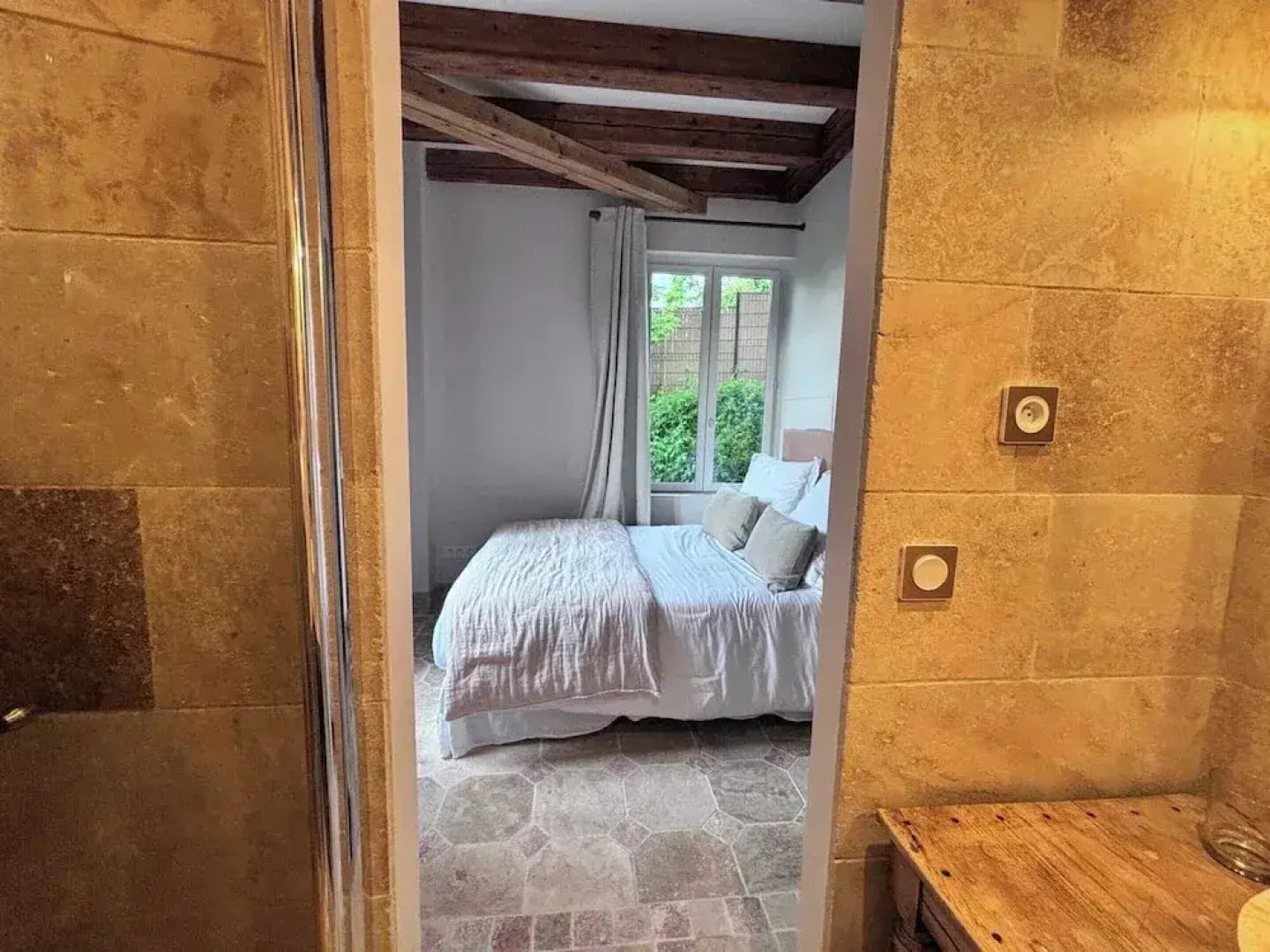 Exceptional 5 Bedroom House Near the Beach