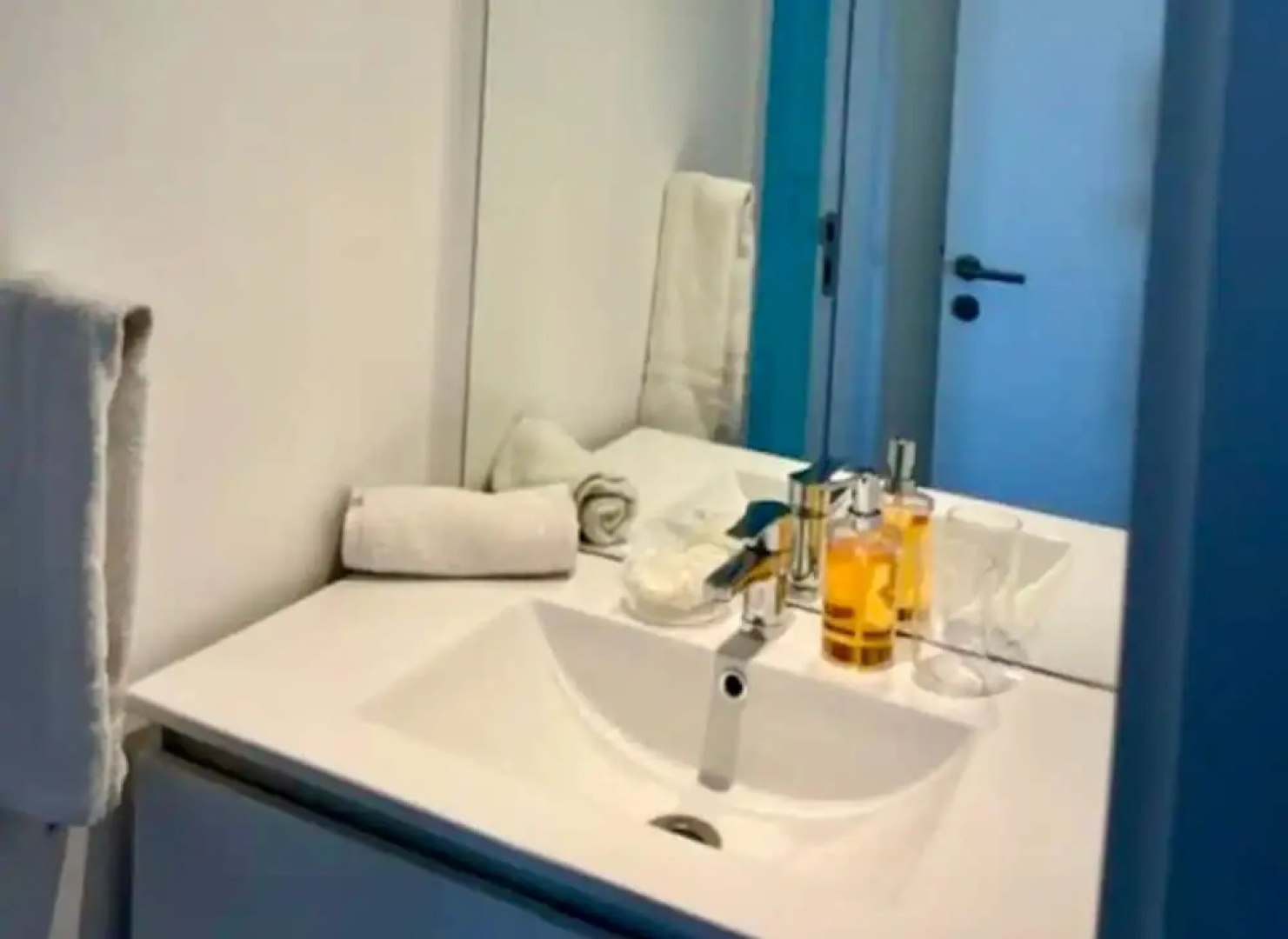 2 bed apartment Ocean Drive Country Bldg