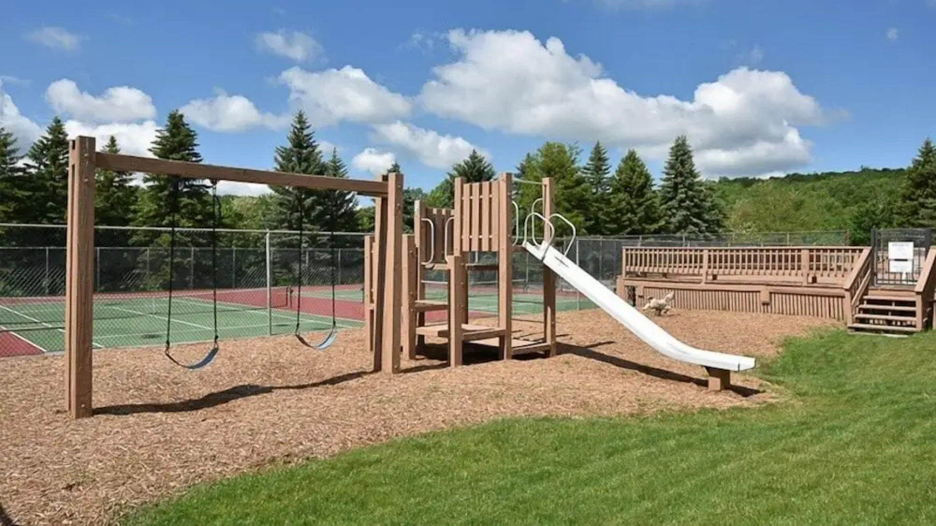 Seven Springs 2 BR Premium Condo, Walk to Slopes by RedAwnin