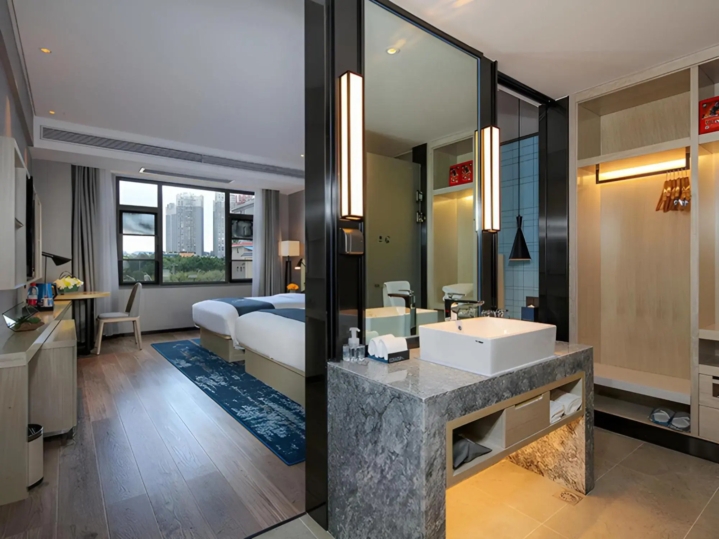 Echarm Hotel (Mile)