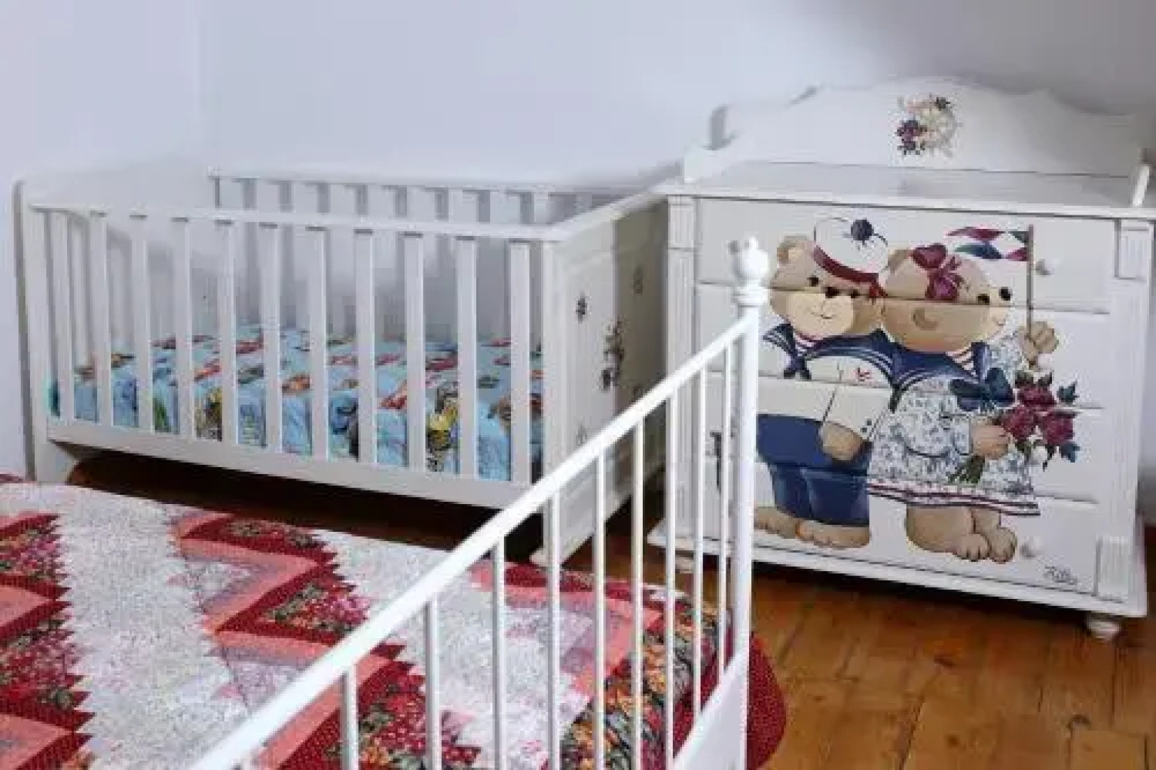 Squirrel Beach Front Villa, Metamorfosi