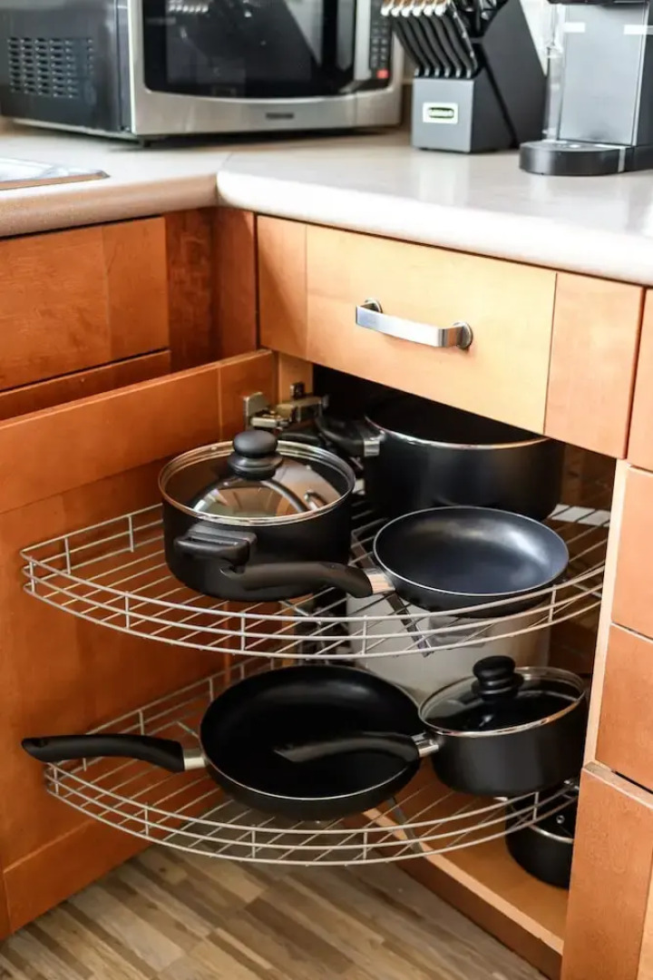 Perfect Family Home With Fireplace Spacious Yard