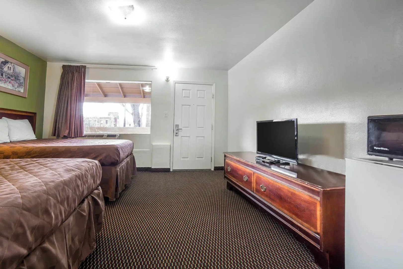 Rodeway Inn & Suites