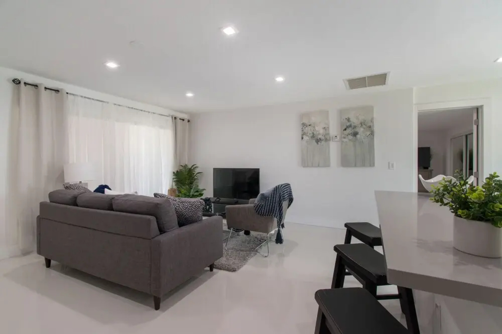 Dania Beach Beauty 3BR with Hot Tub