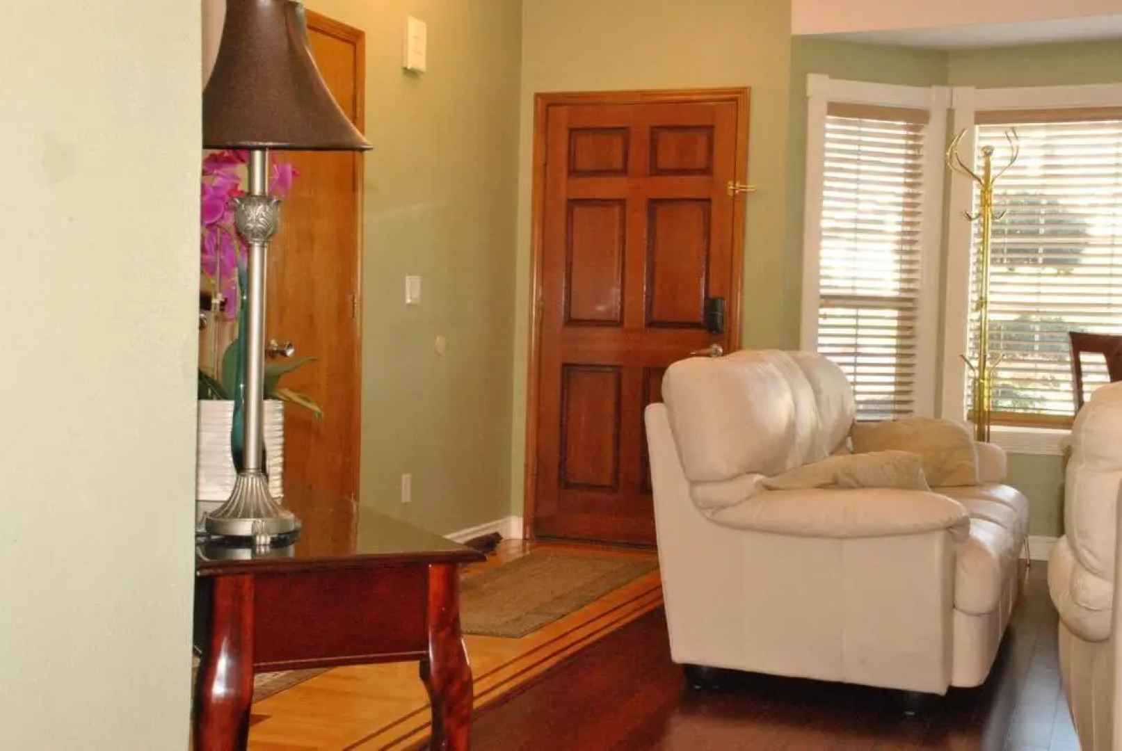 Huge Bdrms on main-Charming vacation home for 19