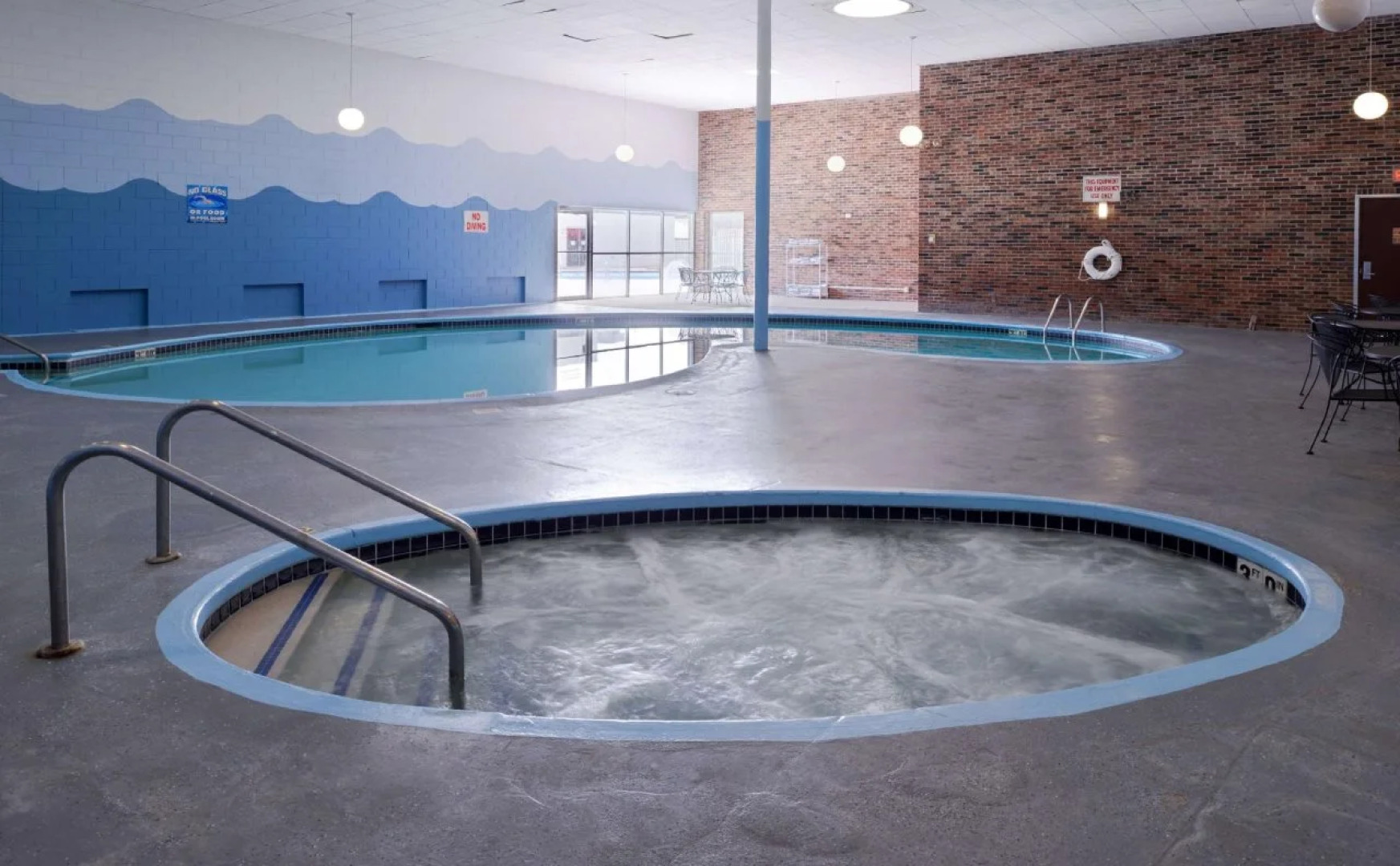 Americas Best Value Inn - Campus View