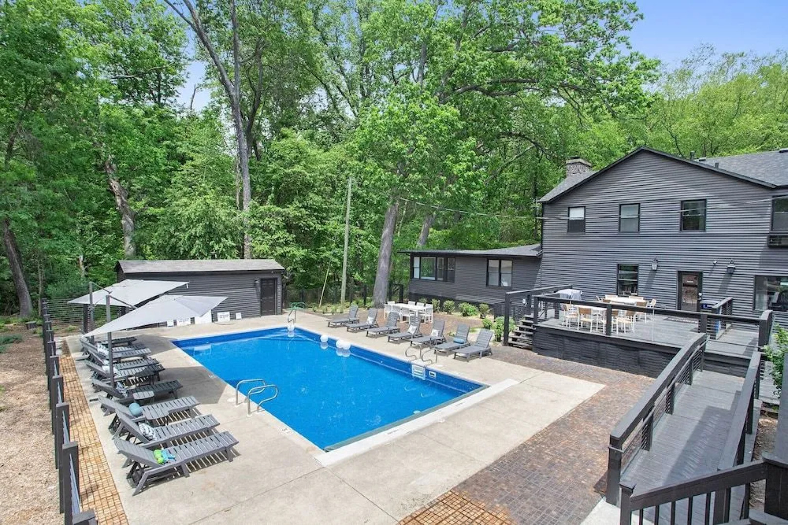 The Neighborhood Hotel - Grand Beach