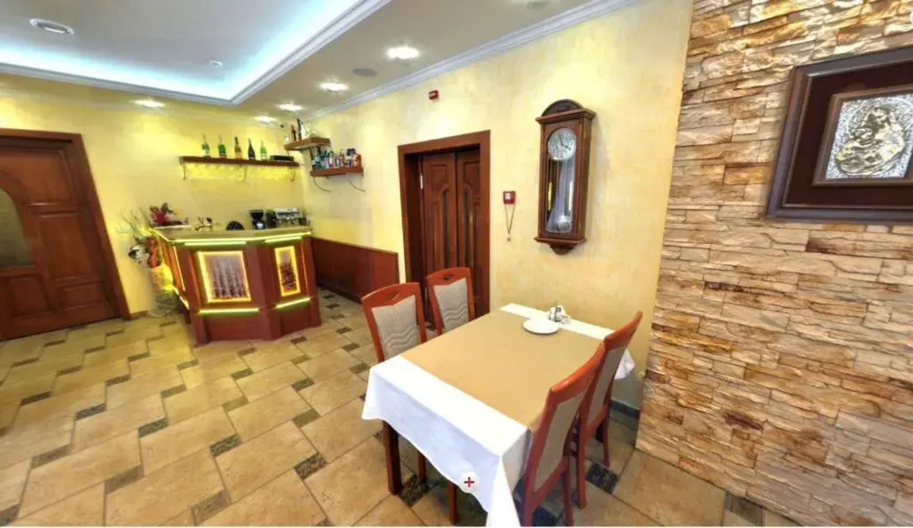 Hotel Forward Pool&Sauna