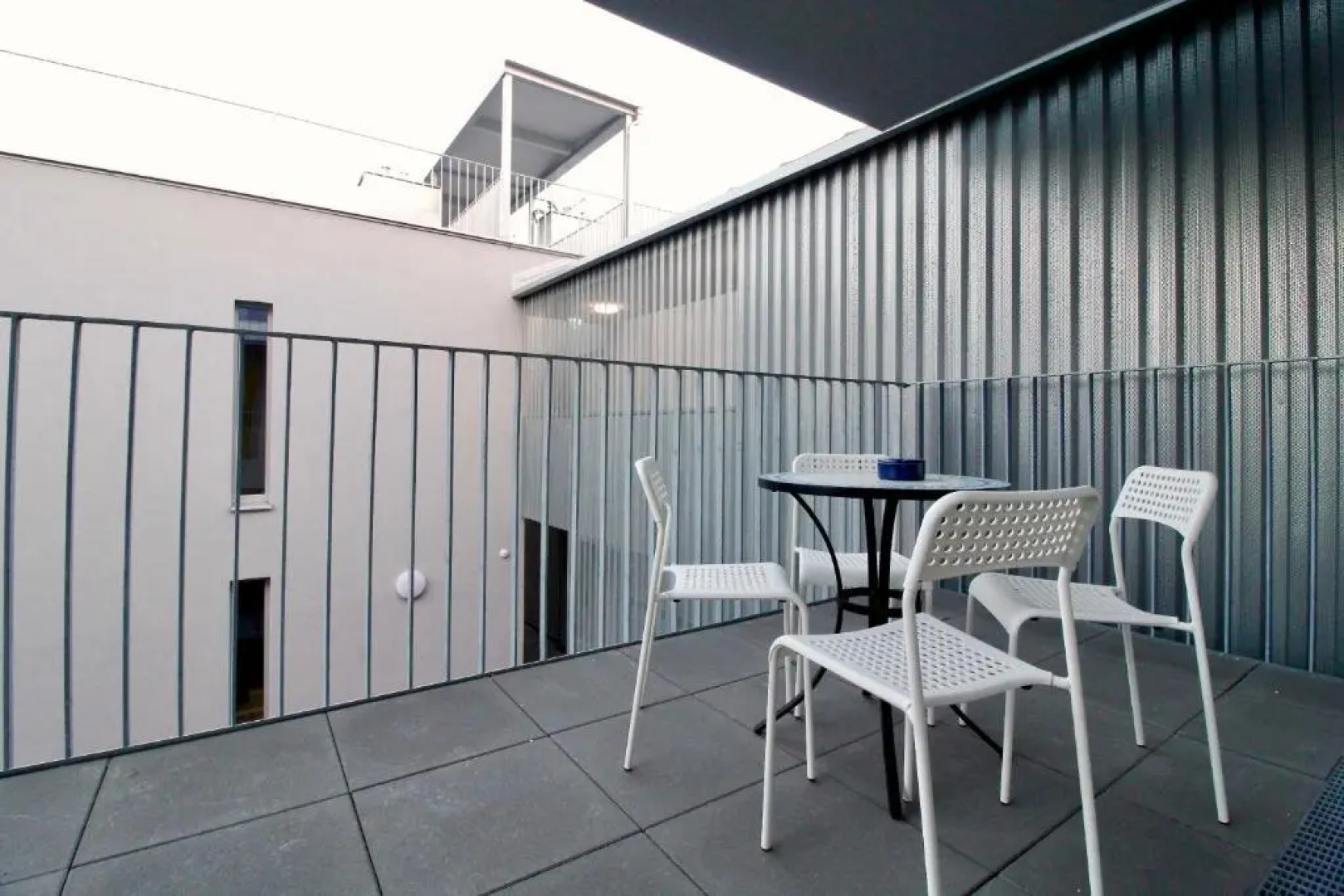 Balcony/Pool/Free Parking Garage Studio