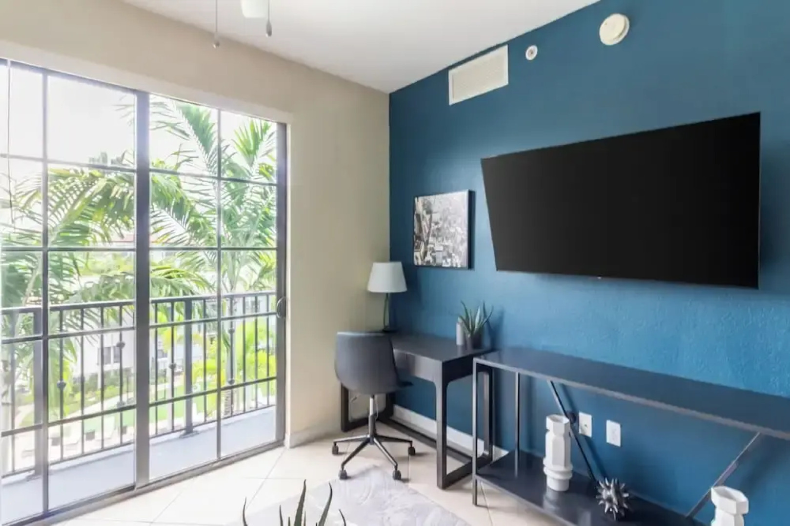 Miramar Apartments By Landing