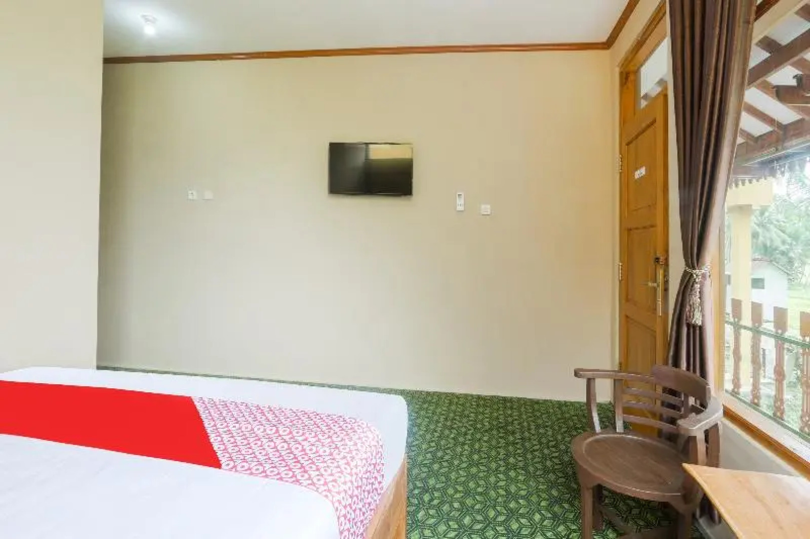 OYO 90189 Roemah Kayoe