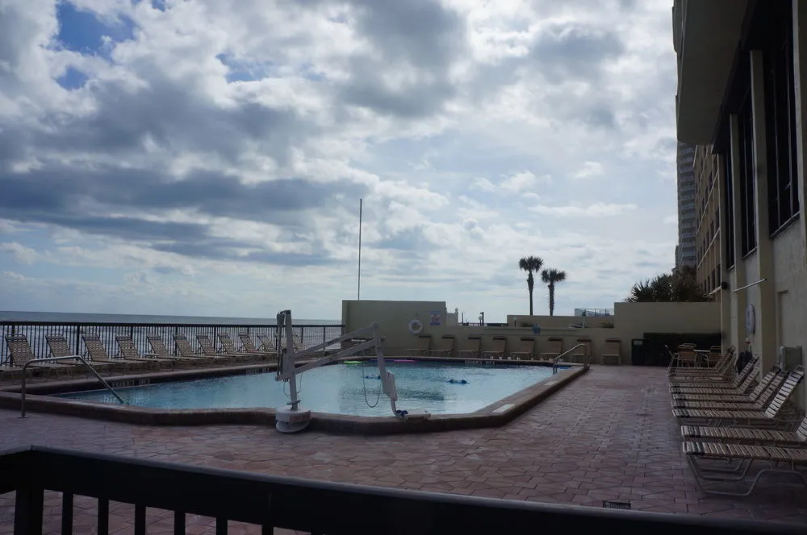 Holiday Inn Express Hotel & Suites Oceanfront Daytona Beach Shor