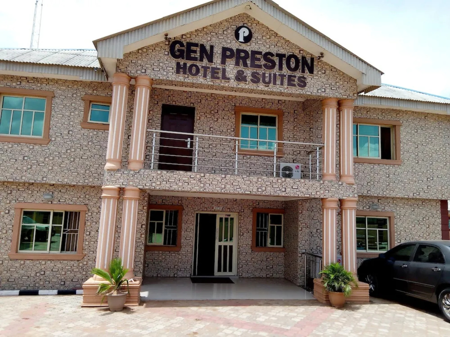 Gen-Preston Hotel & Suites