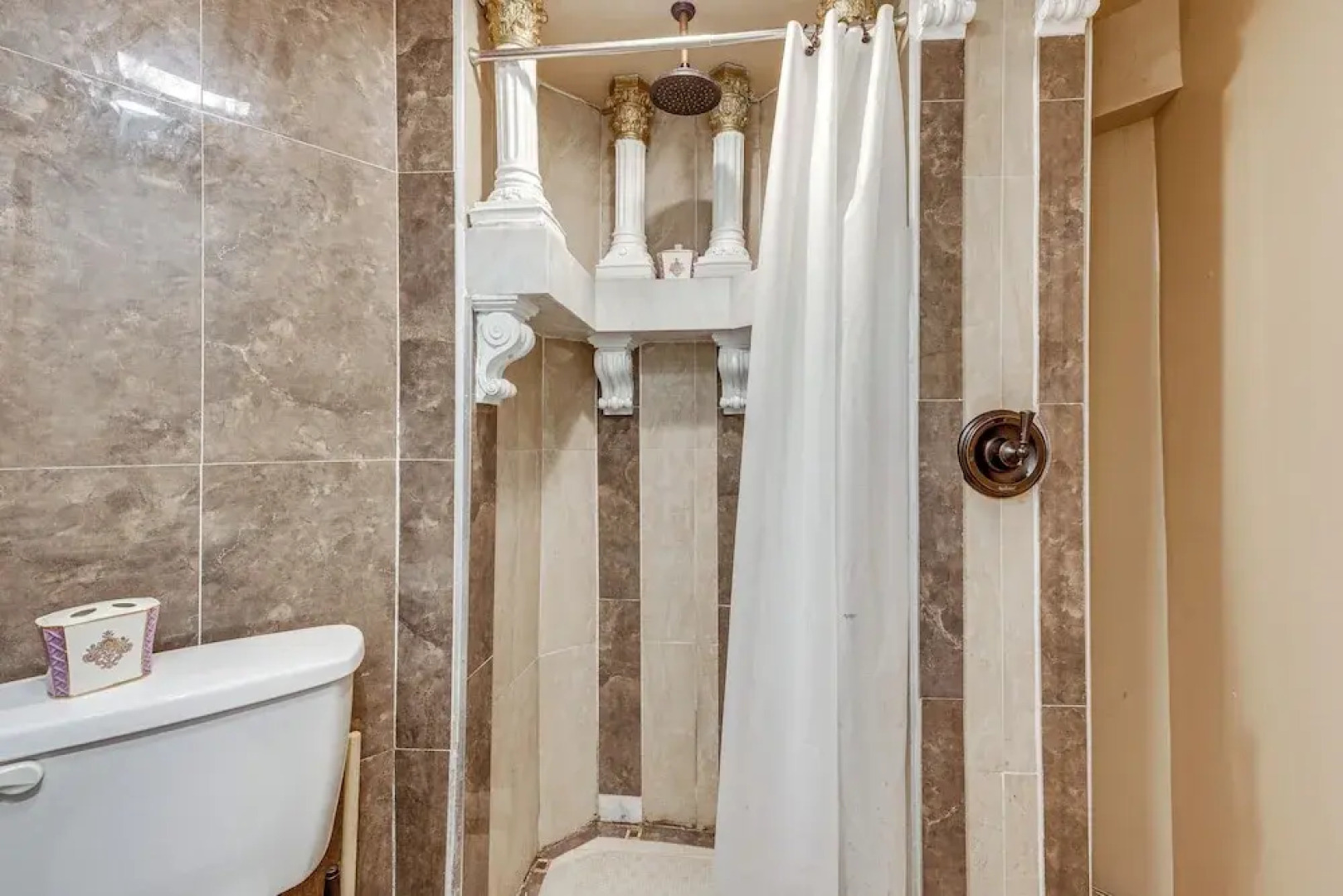 Near Downtown Scranton: Getaway w/ Patio