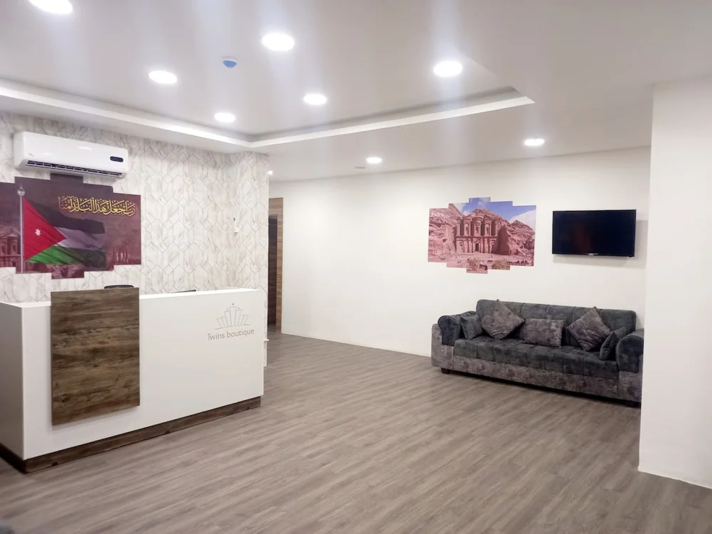 Twins Downtown Hotel