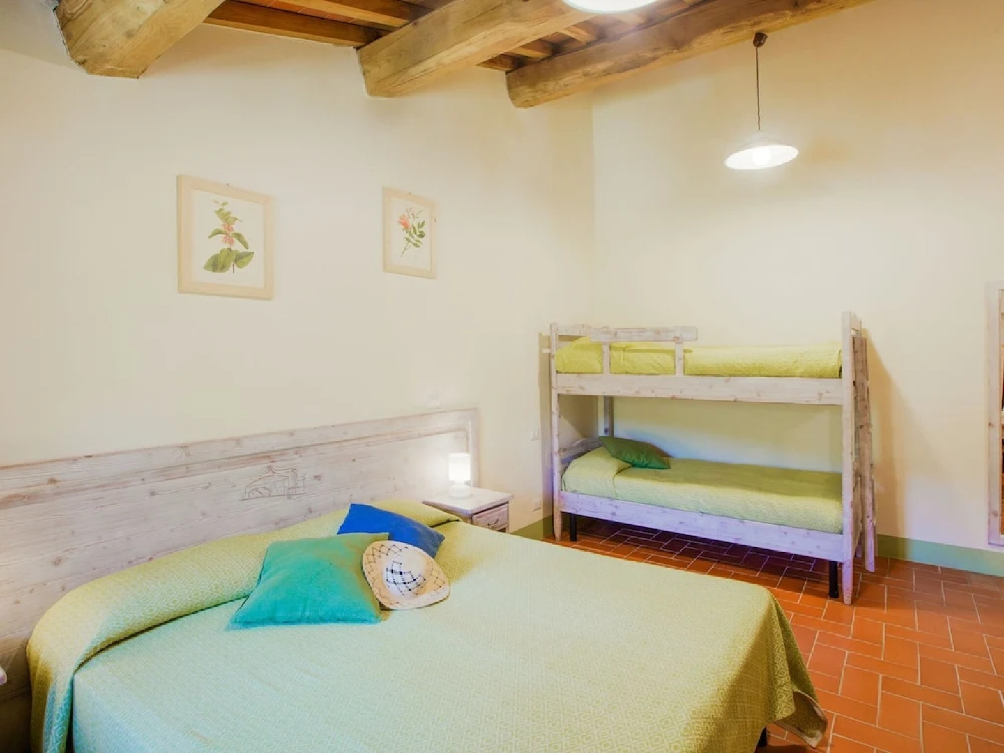 Beautiful accommodation in elegant farmhouse with pool and breathtaking views