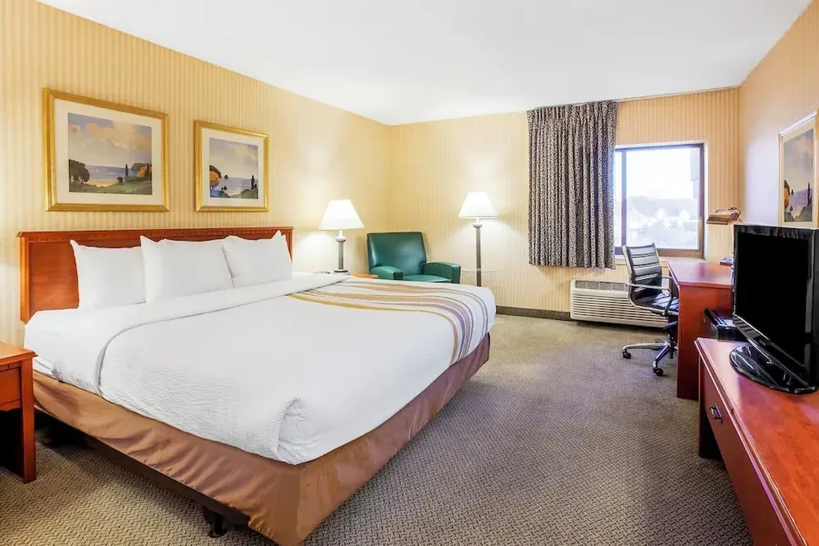 Norwood Inn and Suites Detroit