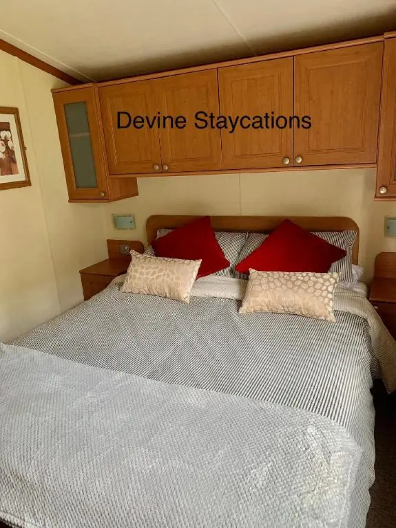 Devine's Caravan Sleeps 6 by River