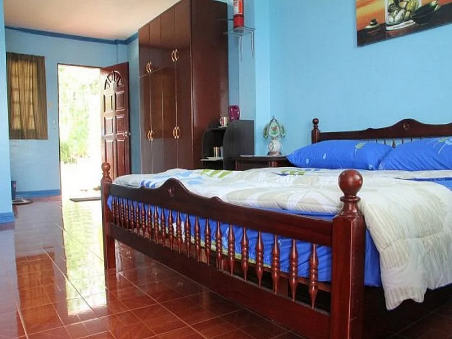 Captain Hook's Red Parrot Inn