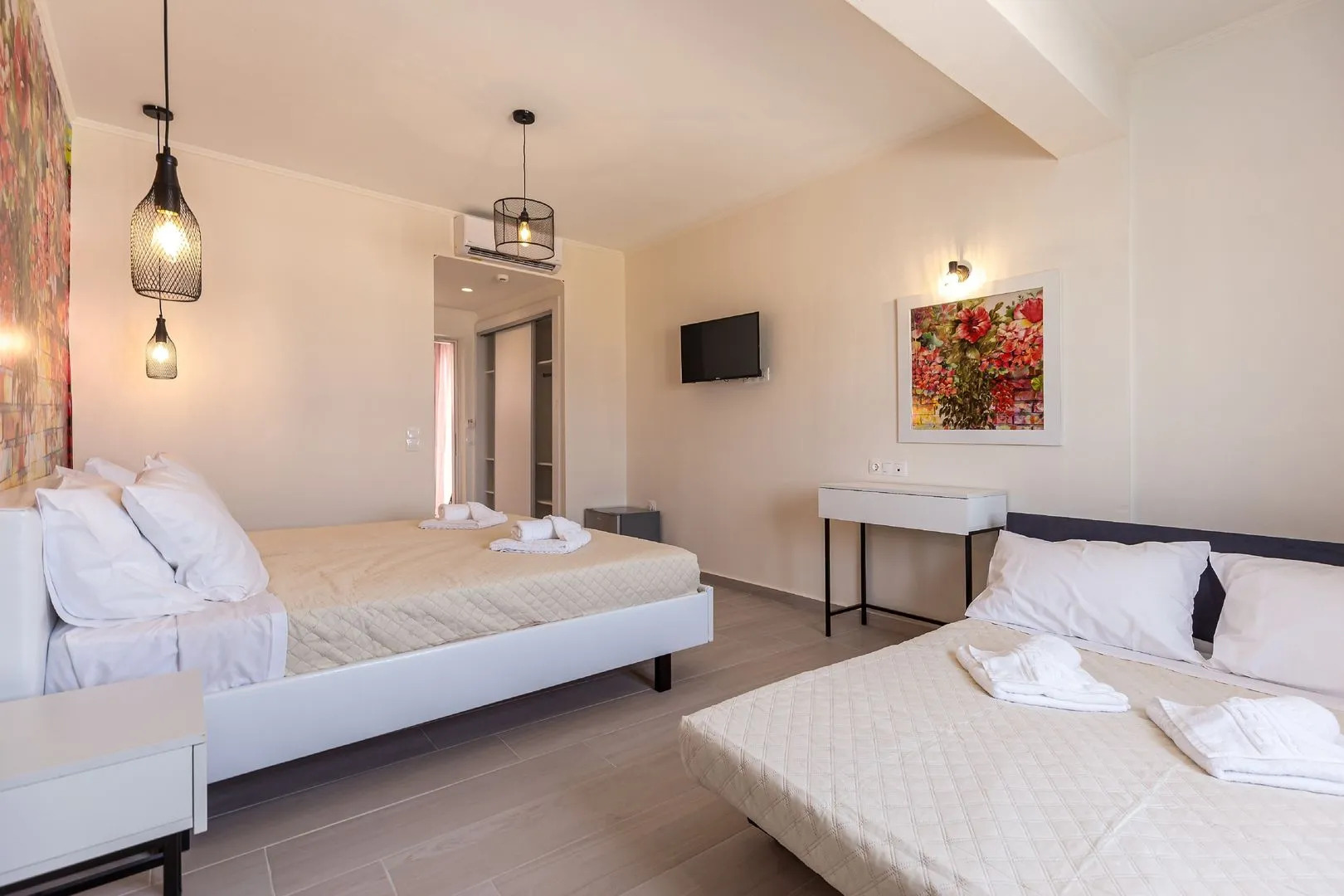 Aqua Luxury Suites Roda