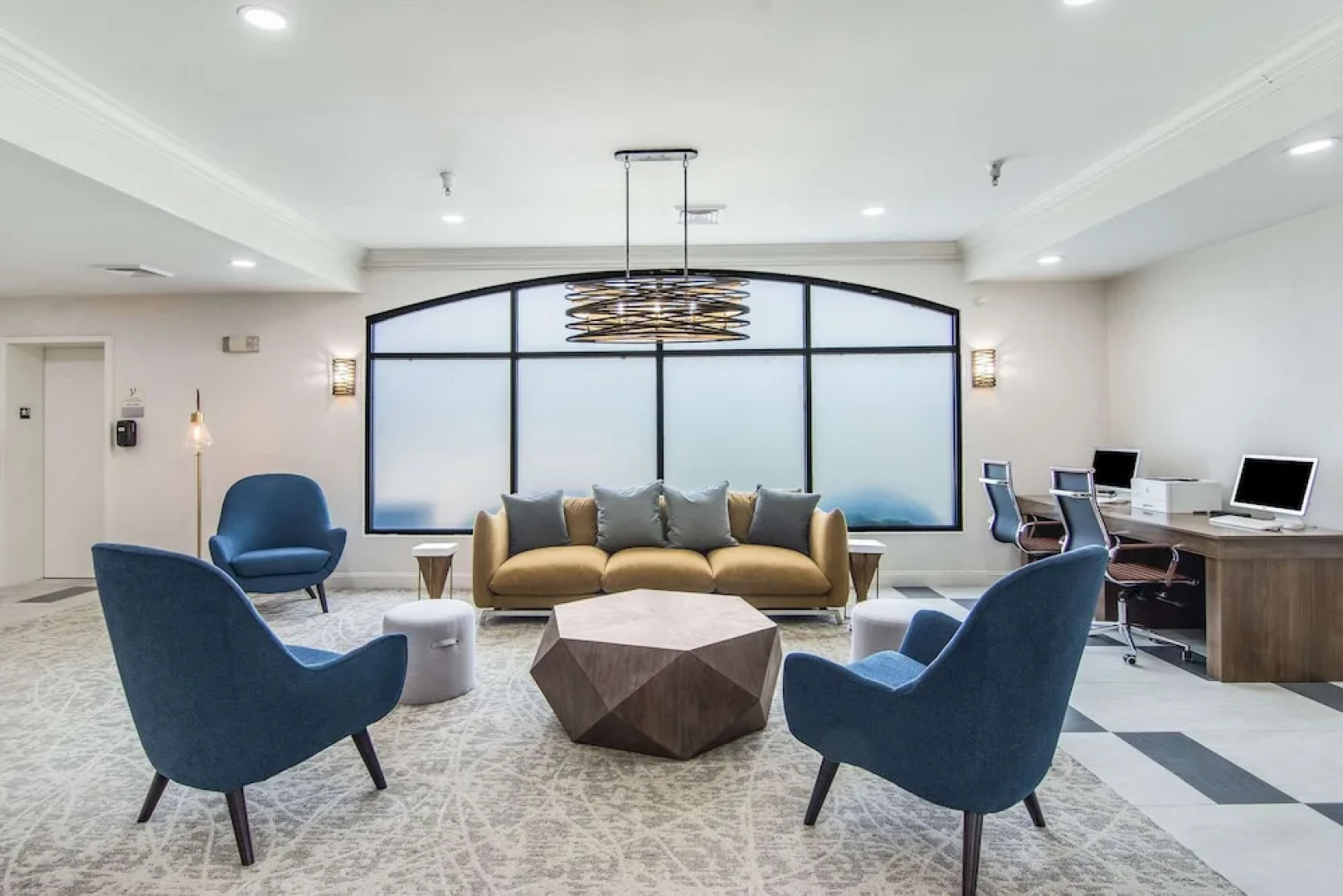 Days Inn & Suites South Boston