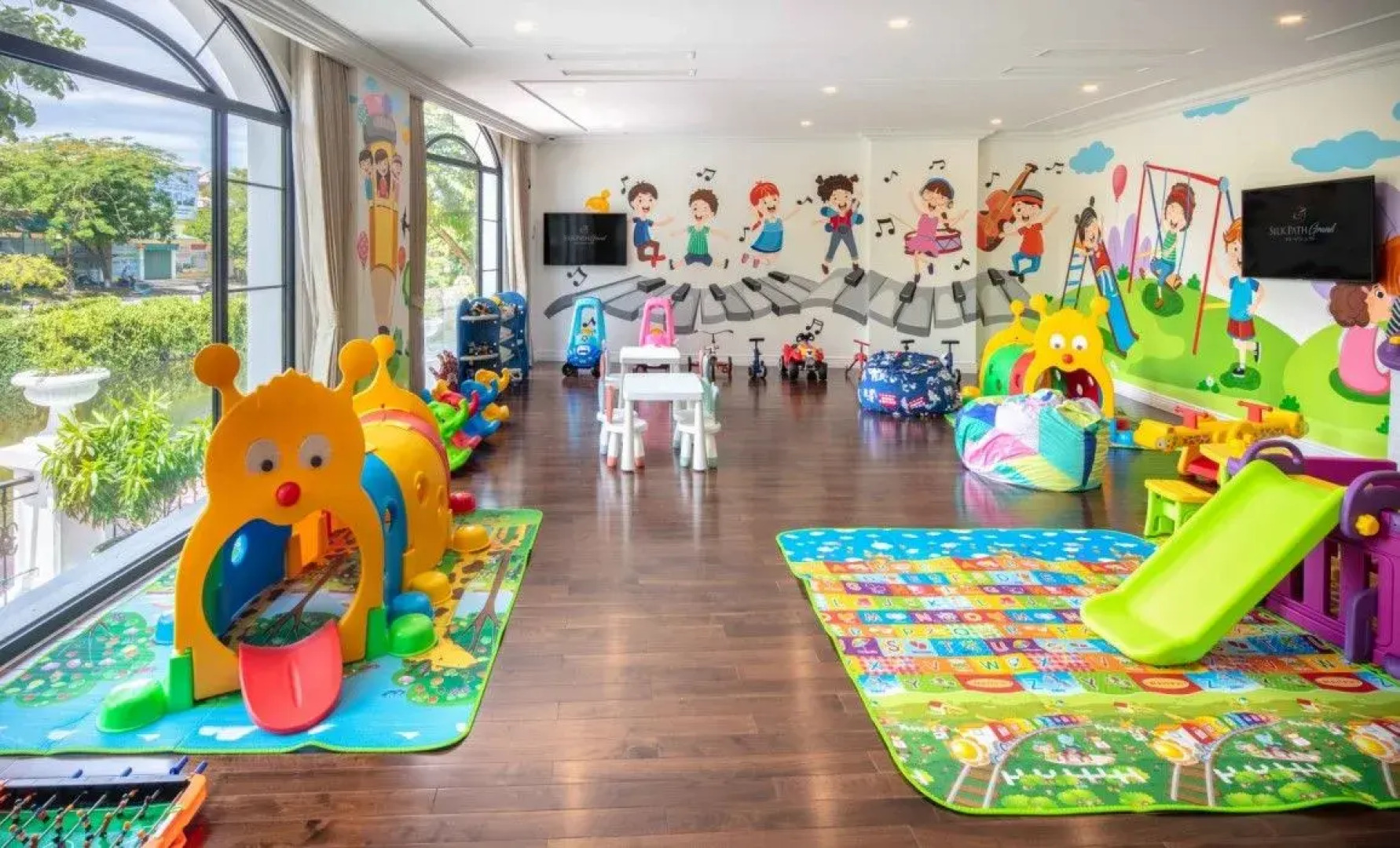 Silk Path Grand Hue Hotel