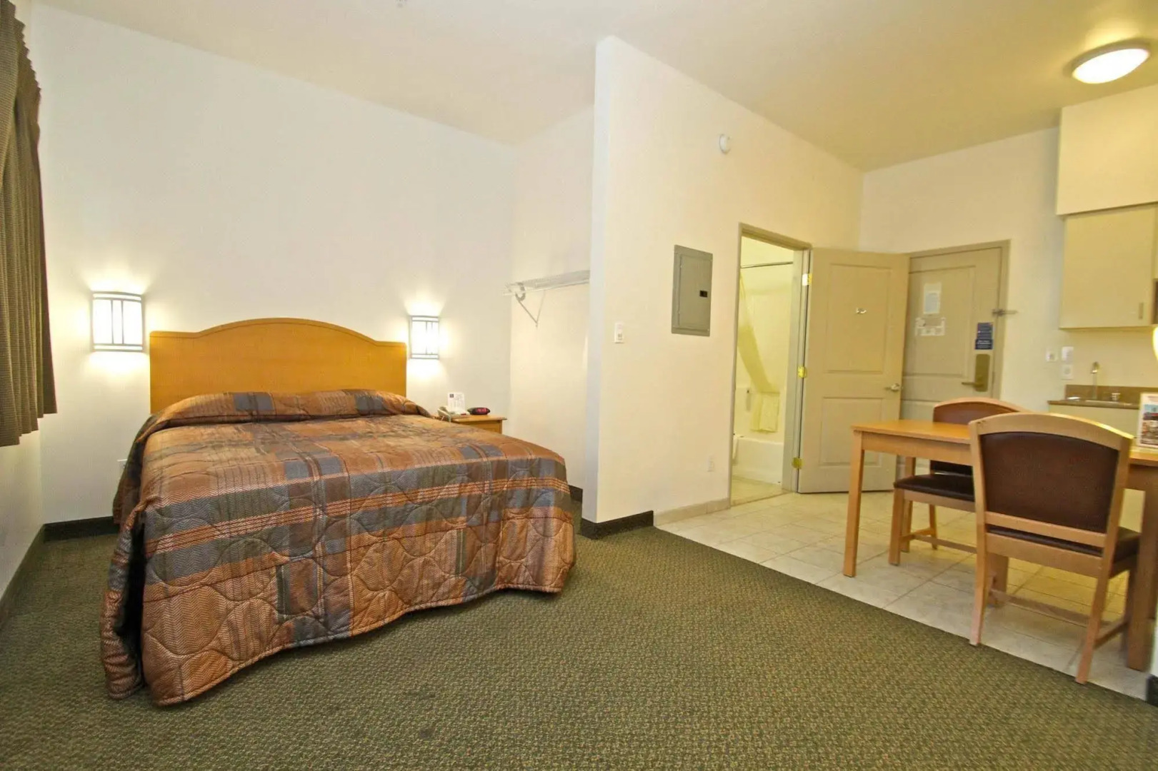 Studio 6 Bakersfield, CA