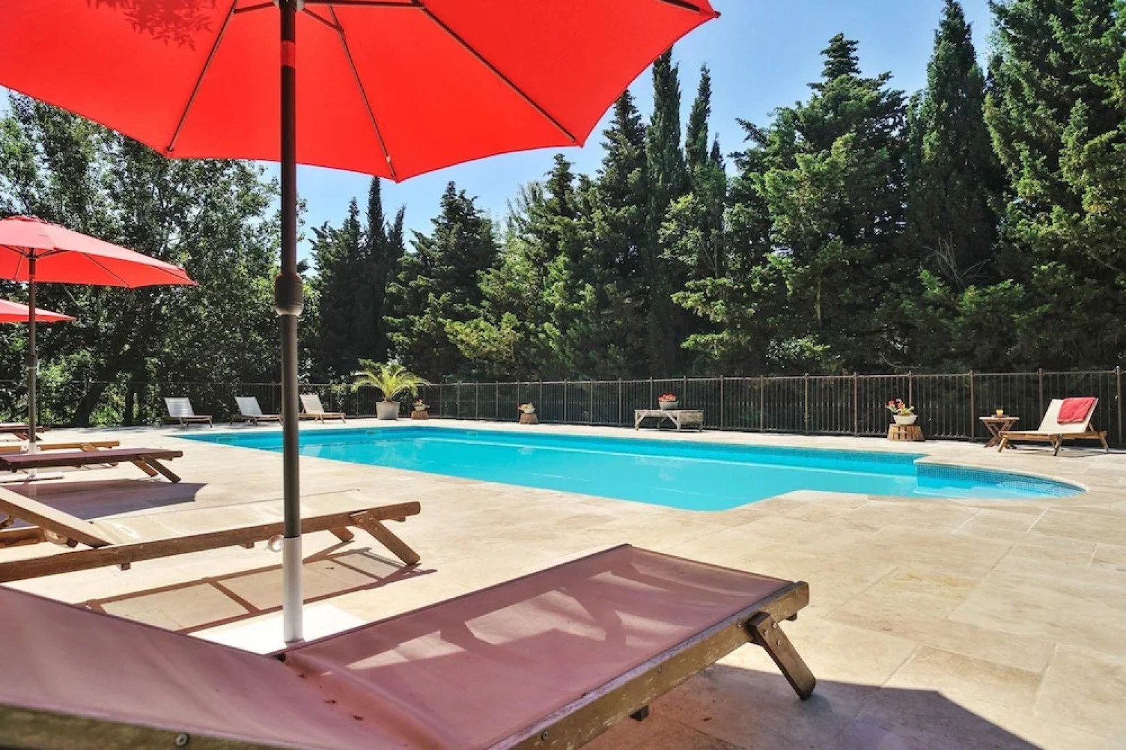 House With 2 Bedrooms in Grans, With Pool Access and Furnished Terrace