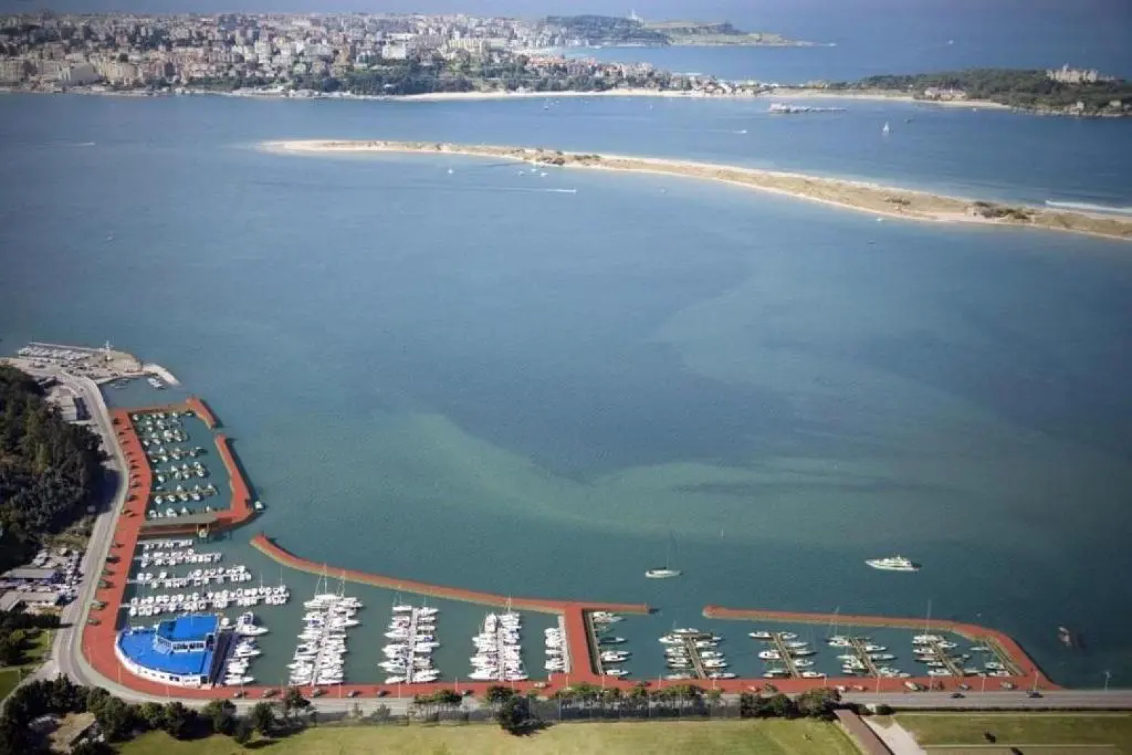 House with 3 bedrooms in Pedrena with wonderful sea view enclosed garden and WiFi 1 km from the beach