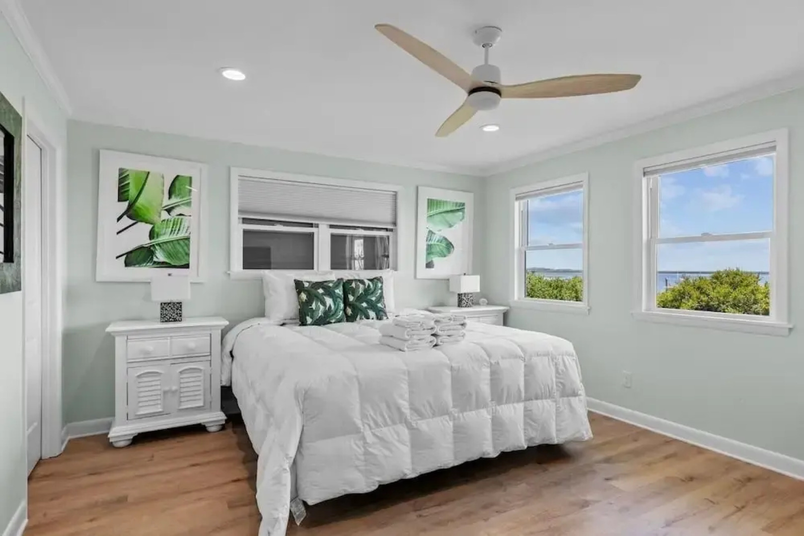 Sunrise Sound Cottage 3 Bedroom Home by RedAwning