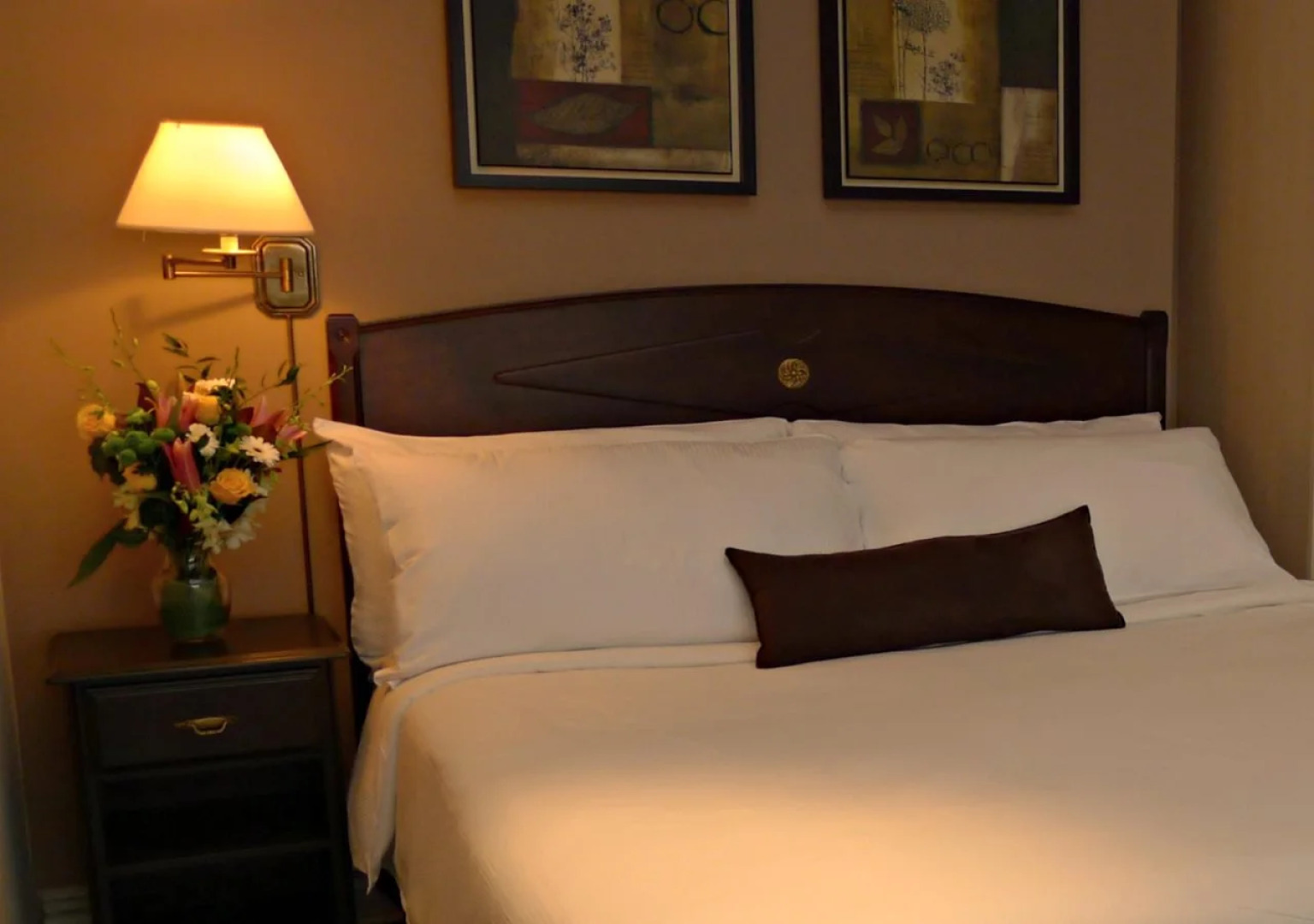 Grand Hotel & Suites