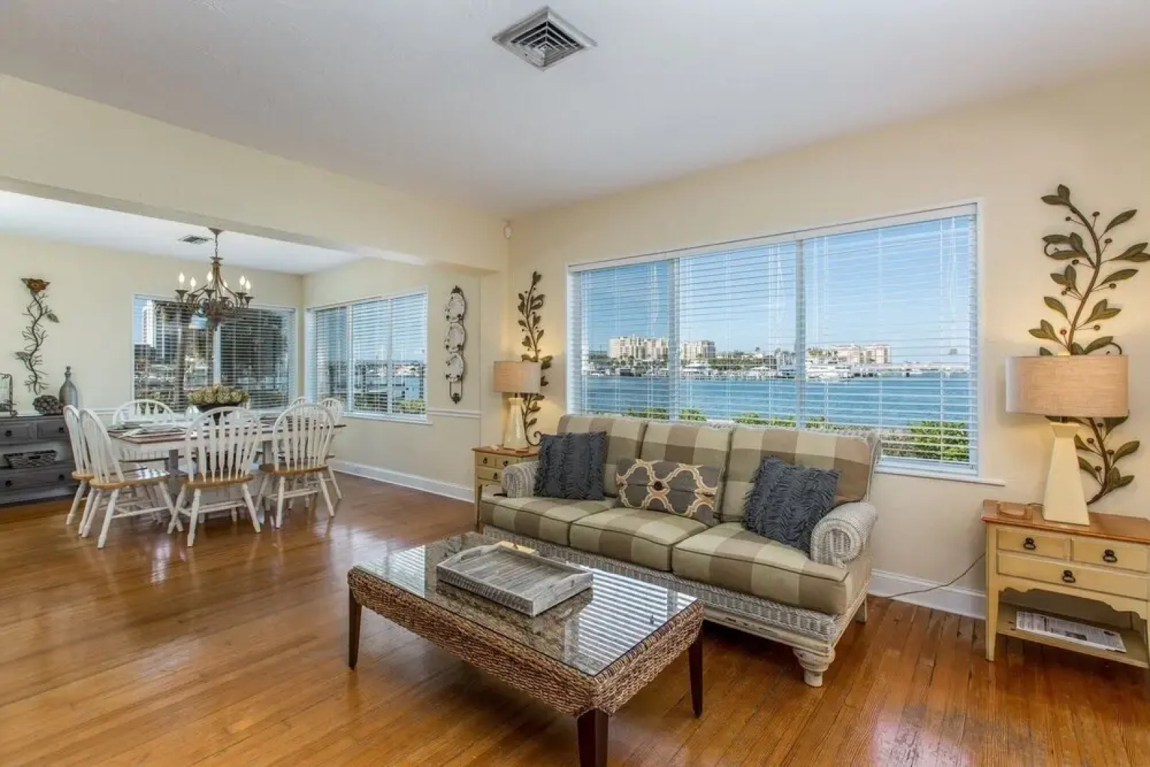 Treasured Times Beach House 3 Bedroom Home by RedAwning, Clearwater Beach