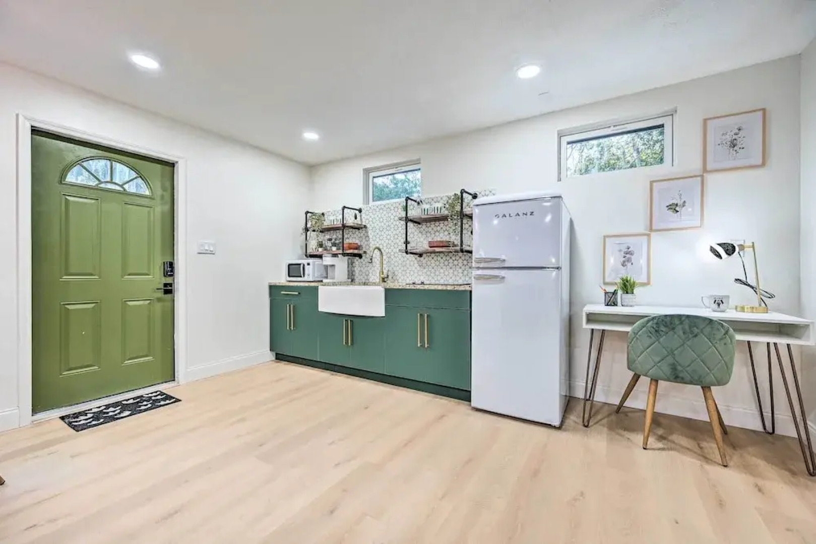 Cozy Brandon Guest Studio w/ Pool & Hot Tub!