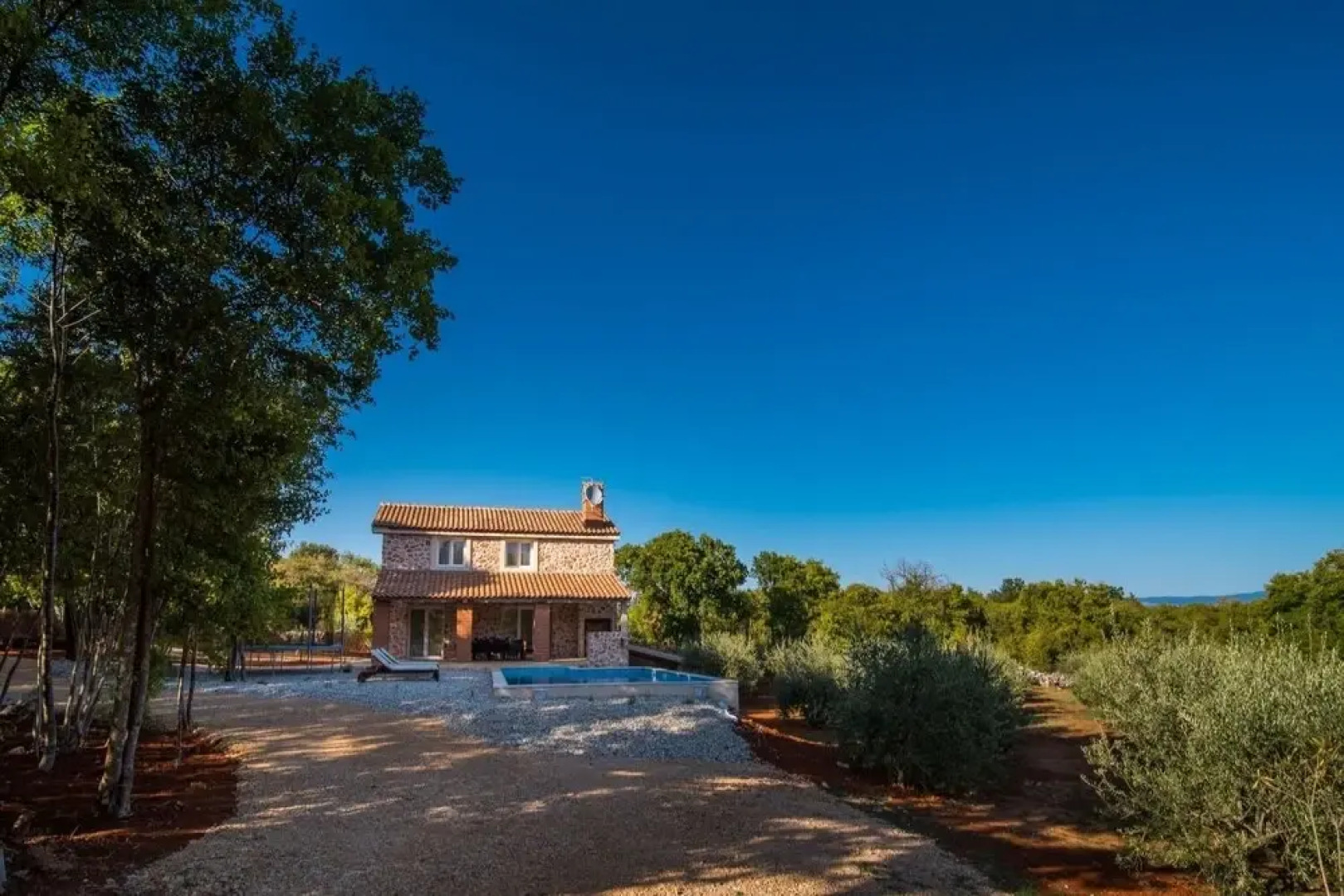 Mari - With Pool - H