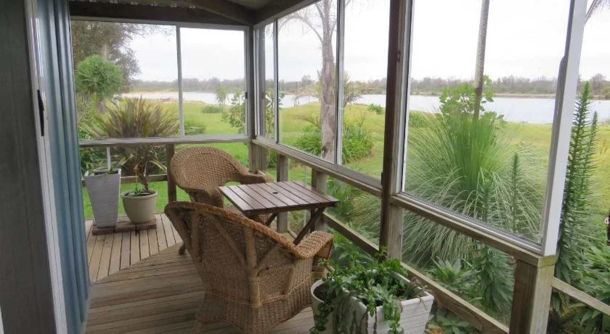 Lakes Waterfront Motel and Cottages