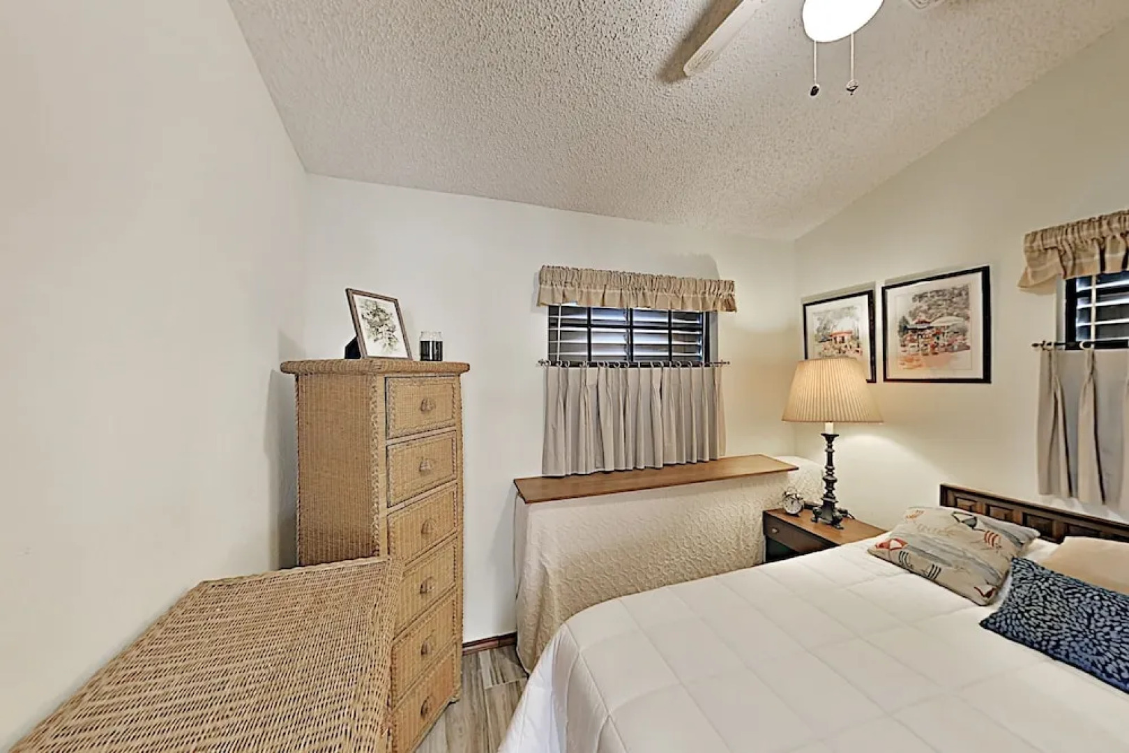 Bayside Getaway: Pools, Tennis, Golf, Private Dock 1 Bedroom Home