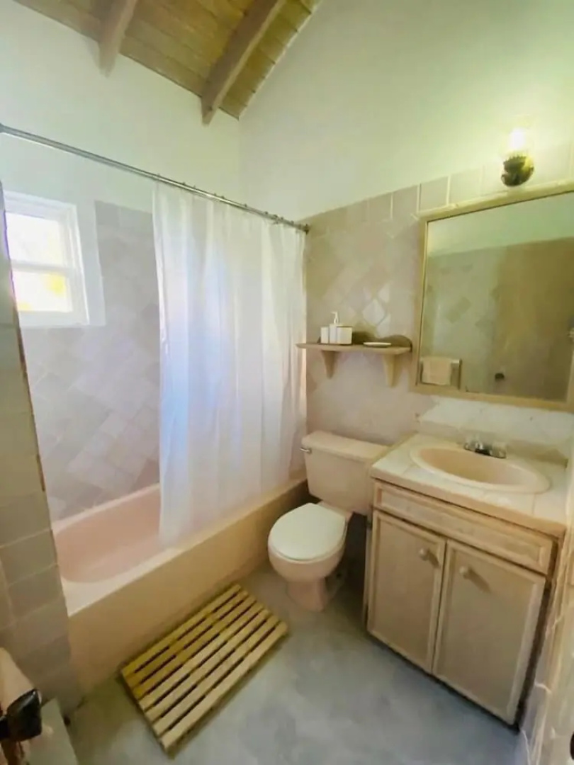 Modern 3bed House in the Heart of Swetes Village