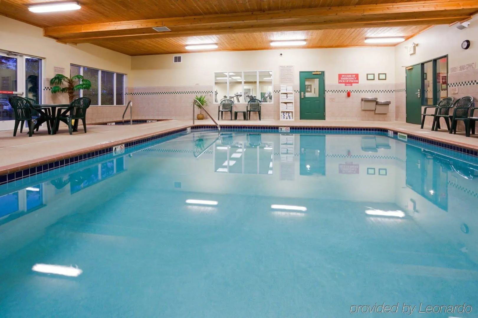 Holiday Inn Express & Suites Marquette by IHG