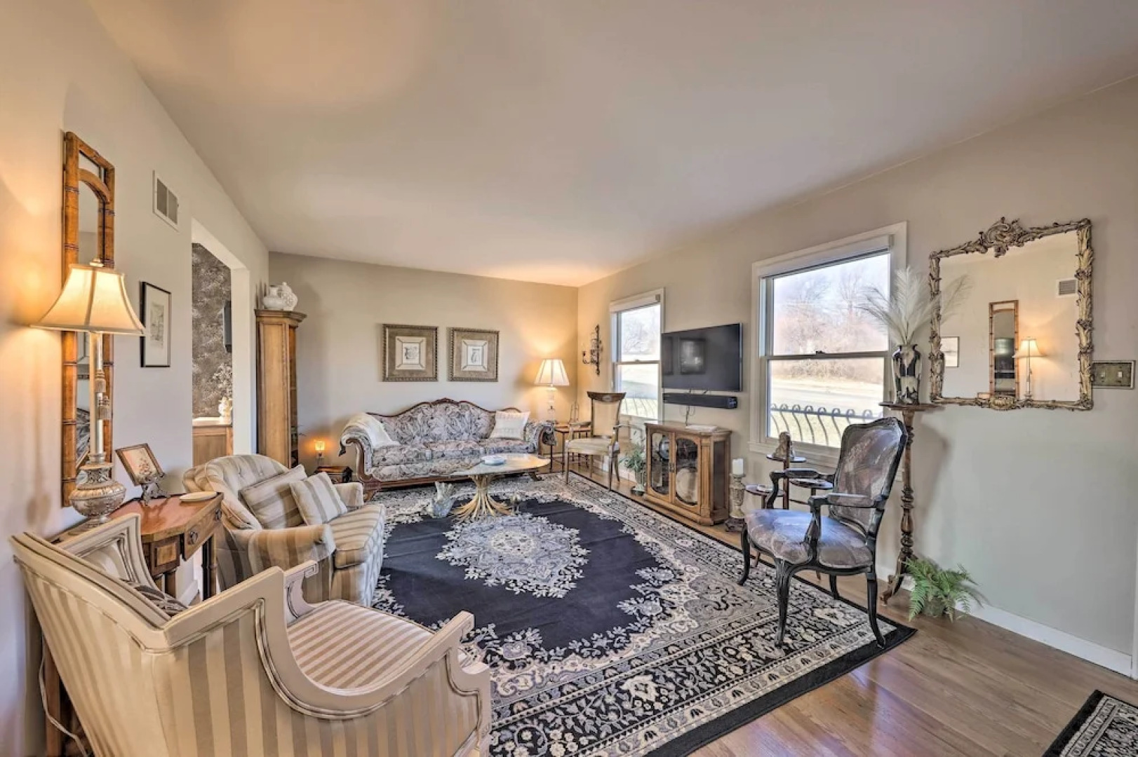 Cozy Kansas City Home w/ Yard - 9 Mi to Dtwn!