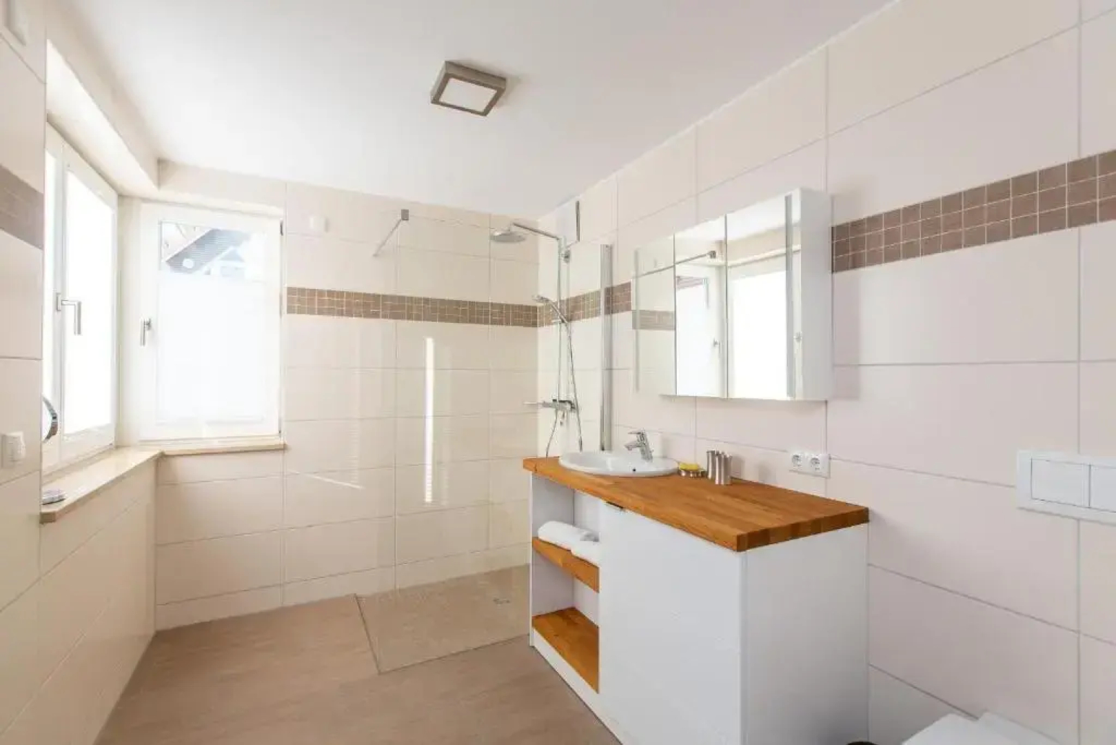 4 Zimmer Maisonette 3 Balkone optional Bootsliegeplatz Haus 6 A6