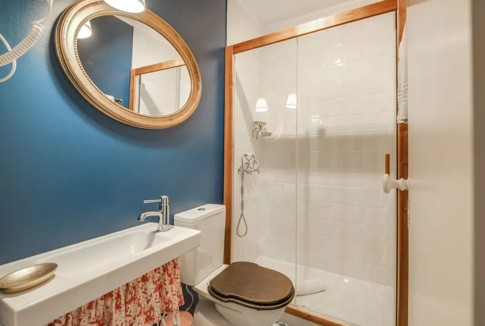 LUXa Charmhouse Hotel