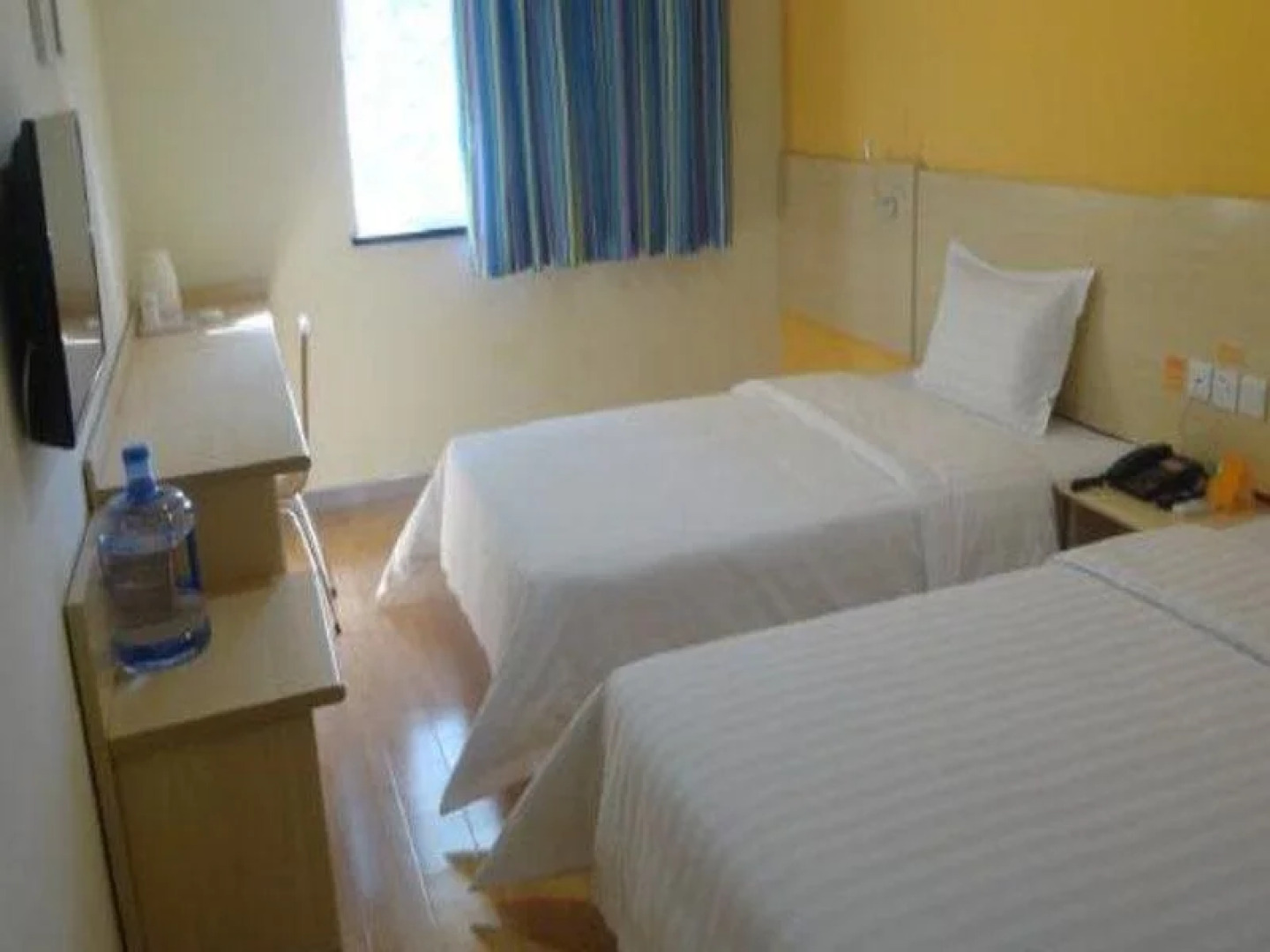 7 Days Inn Linfen Railway Station Branch