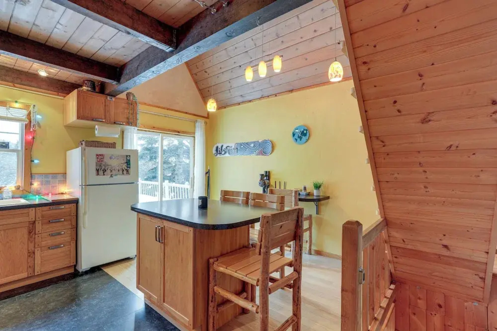 Snoqualmie Pass Cabin w/ Deck: Walk to Ski Lift
