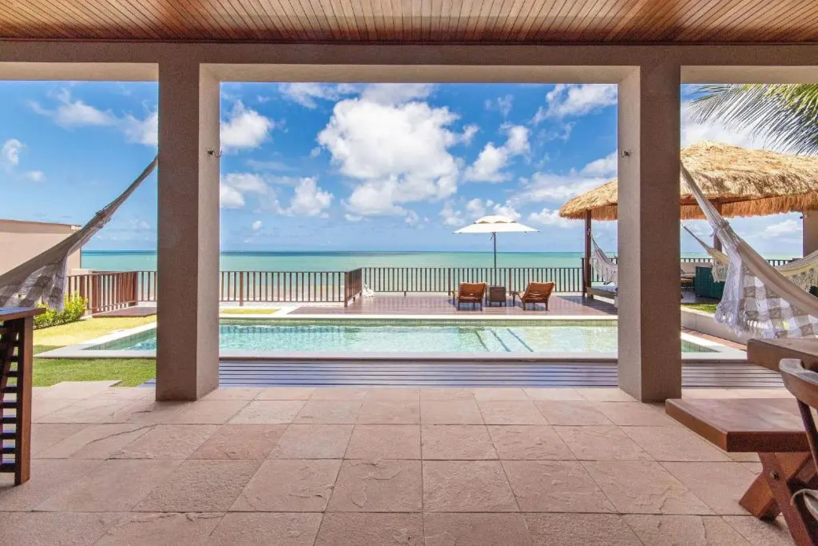 Casa beira mar na Praia de Porto Mirim para 18 pessoas por Carpediem