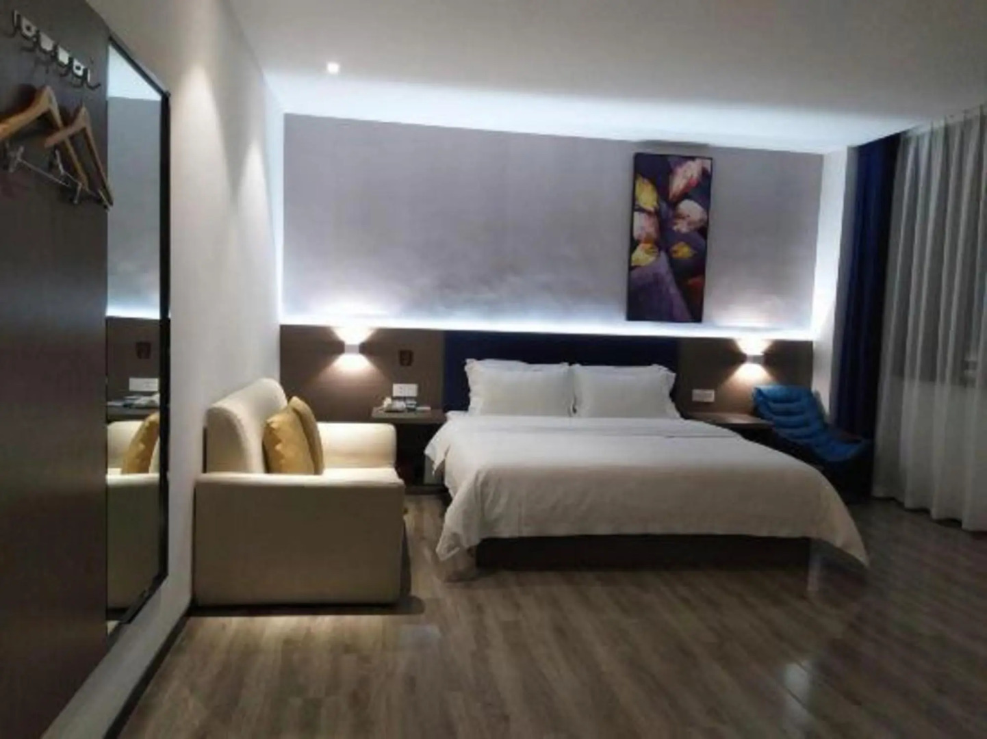 7 Days Premium Hotel (Longnan Changjiang Avenue)